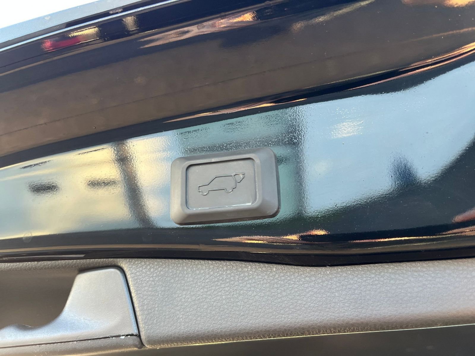 Thumbnail: 2025 Toyota RAV4 - 24