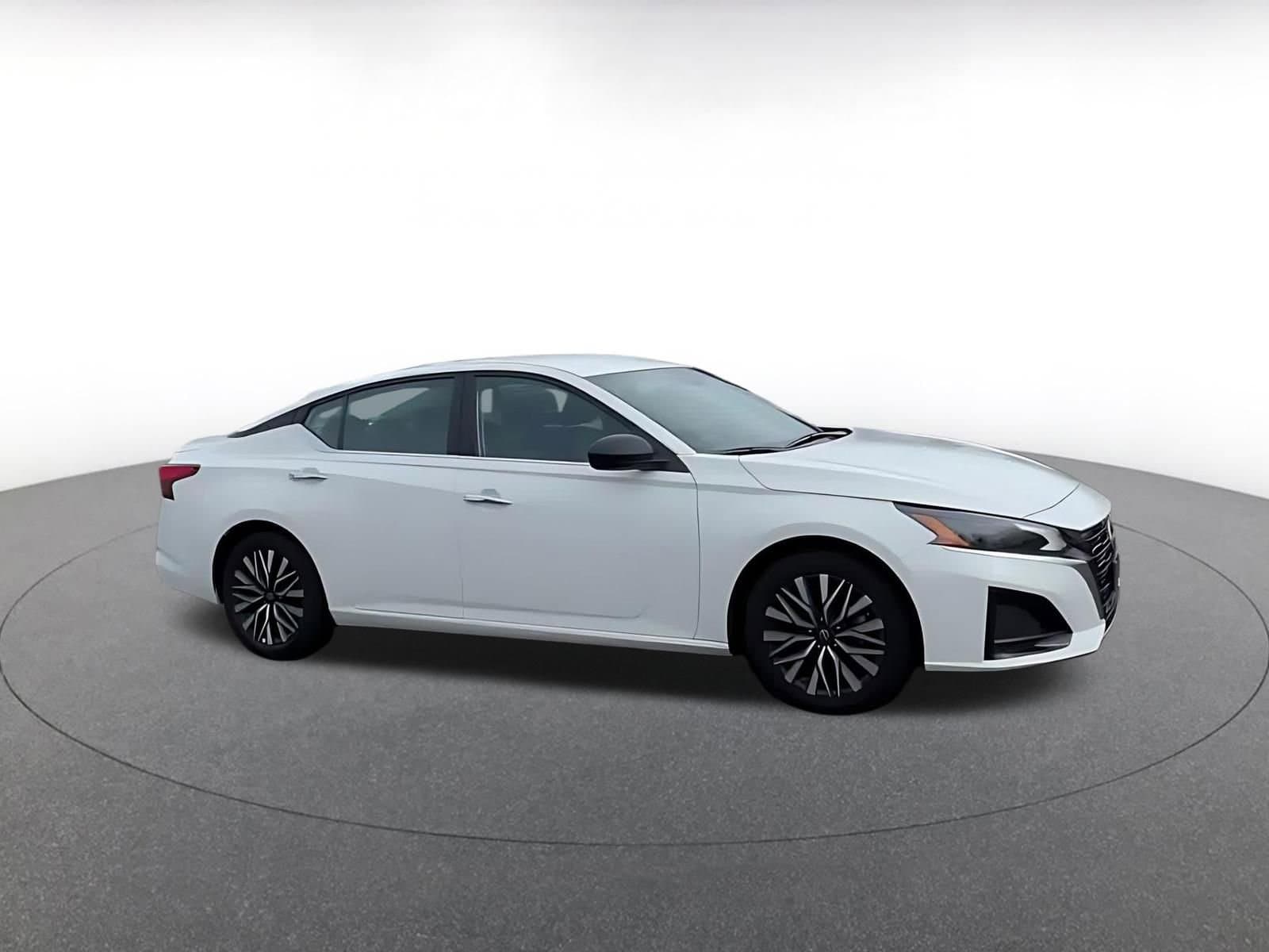 Thumbnail: 2025 Nissan Altima - 2