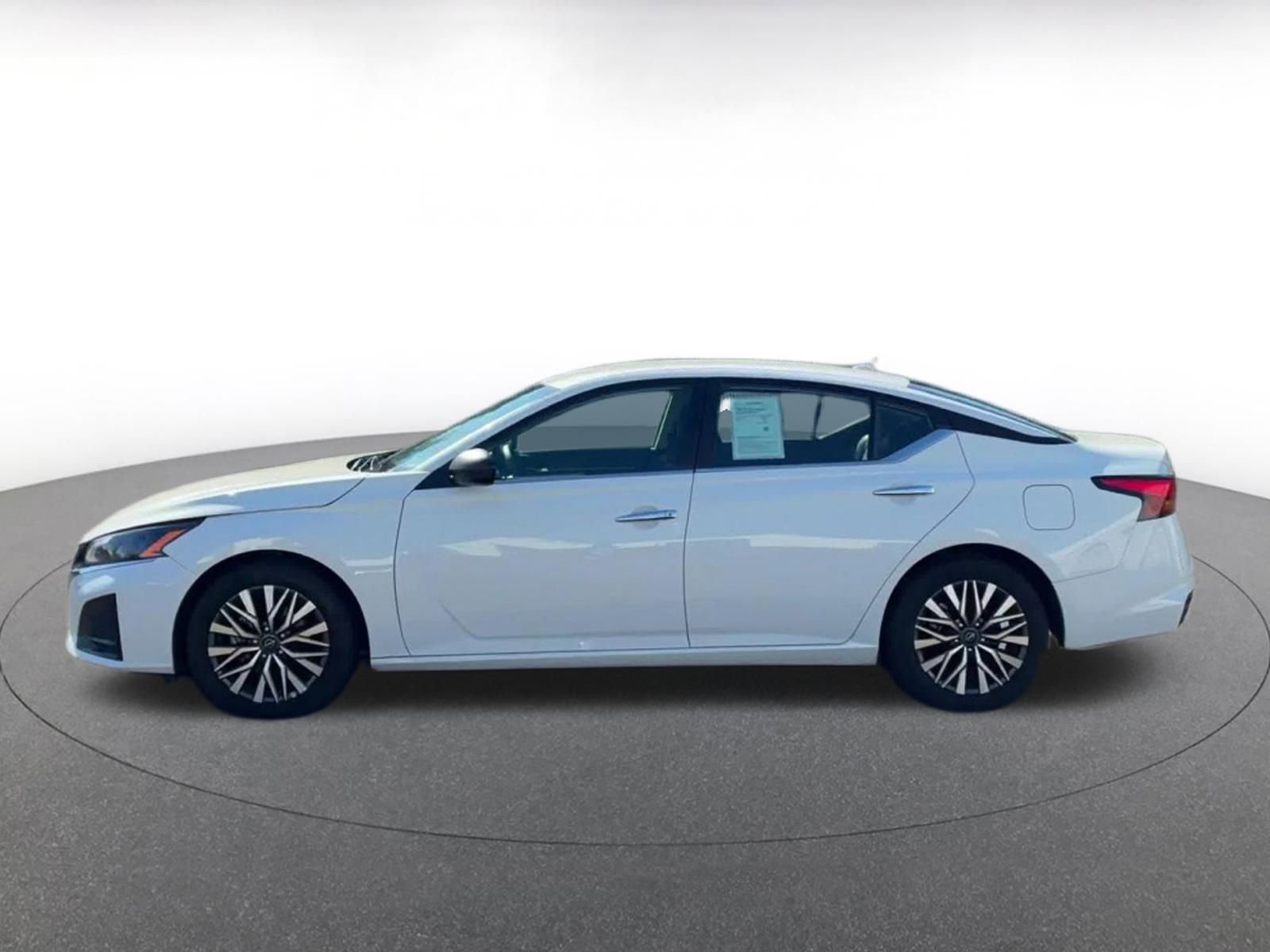 Thumbnail: 2025 Nissan Altima - 9