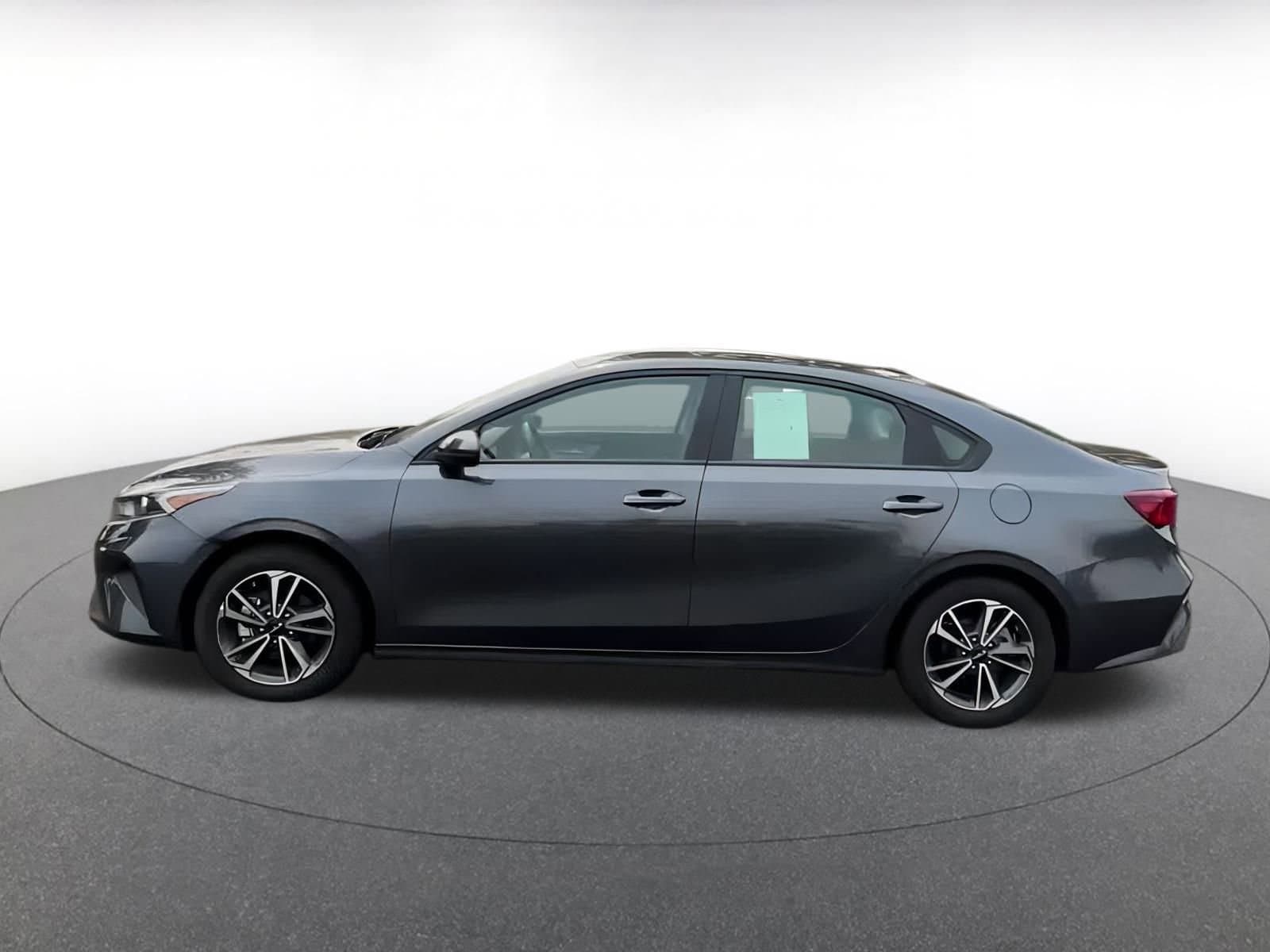Thumbnail: 2024 Kia Forte - 9