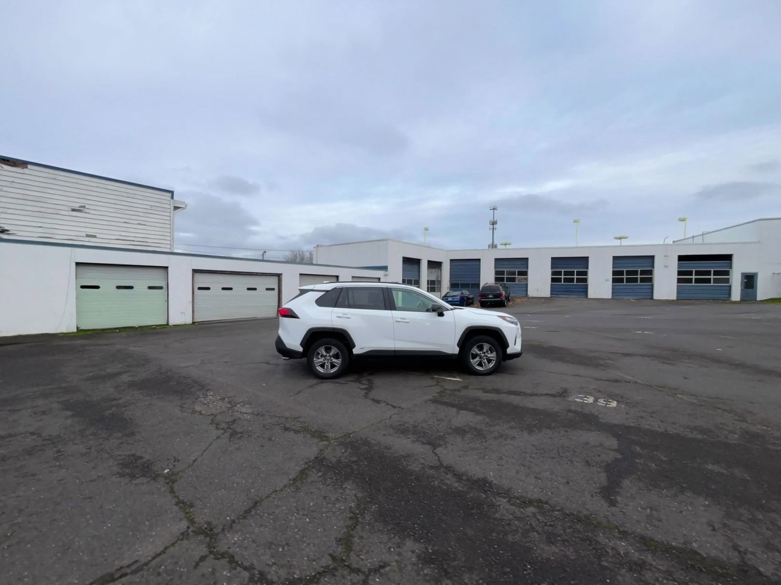 Thumbnail: 2025 Toyota RAV4 - 16