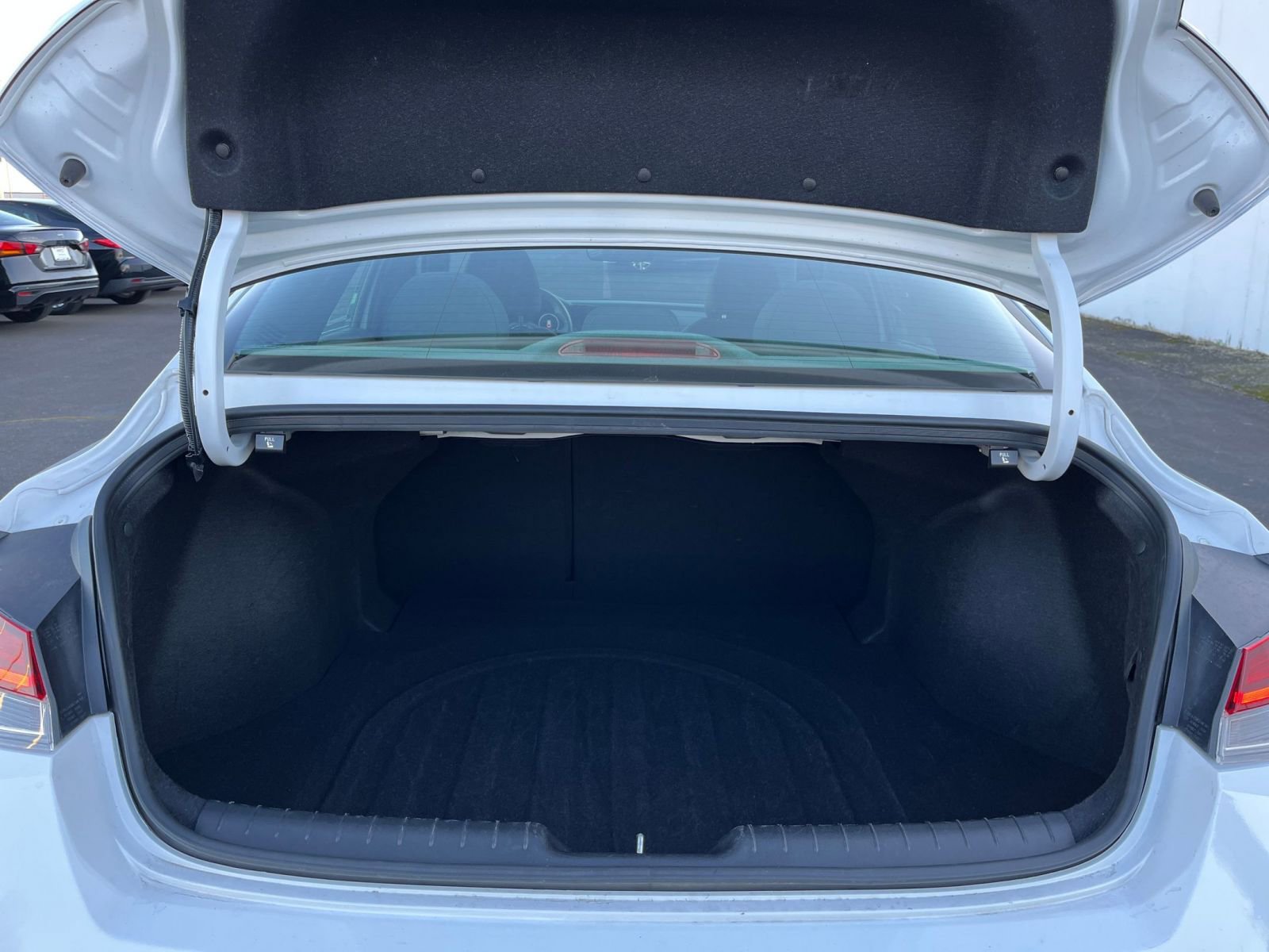 Thumbnail: 2025 Hyundai Elantra - 31