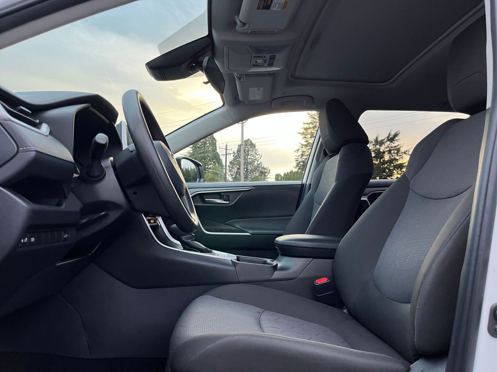 Thumbnail: 2025 Toyota RAV4 - 31