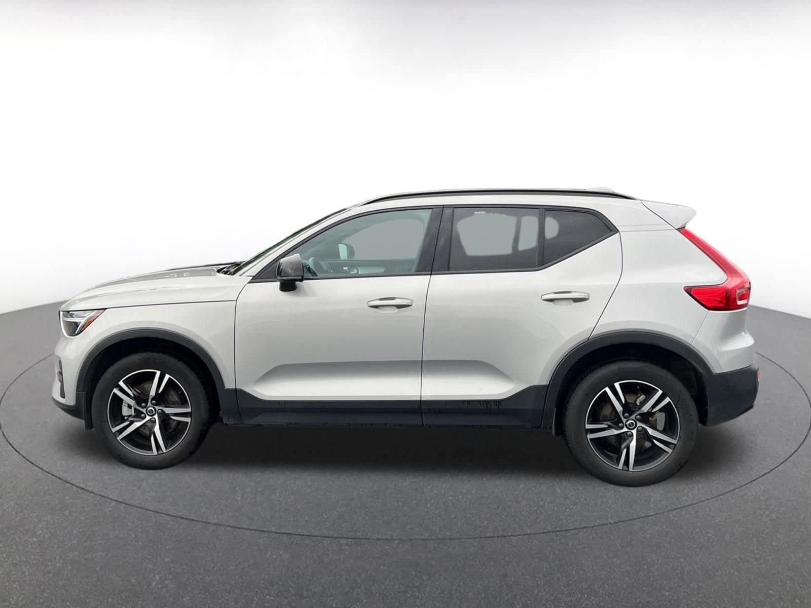Thumbnail: 2024 Volvo XC40 - 4