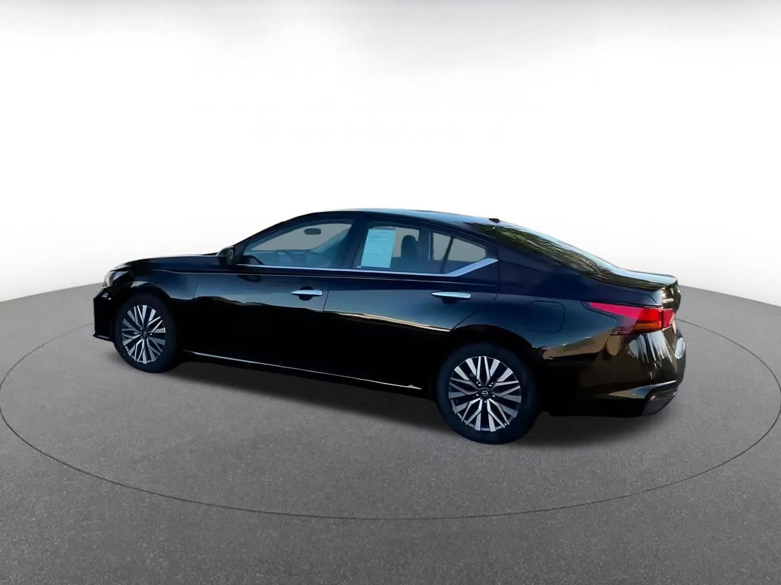 Thumbnail: 2024 Nissan Altima - 10
