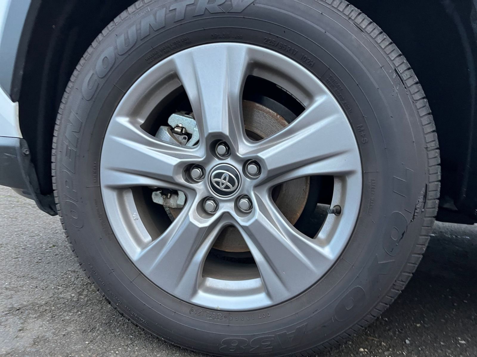 Thumbnail: 2025 Toyota RAV4 - 32