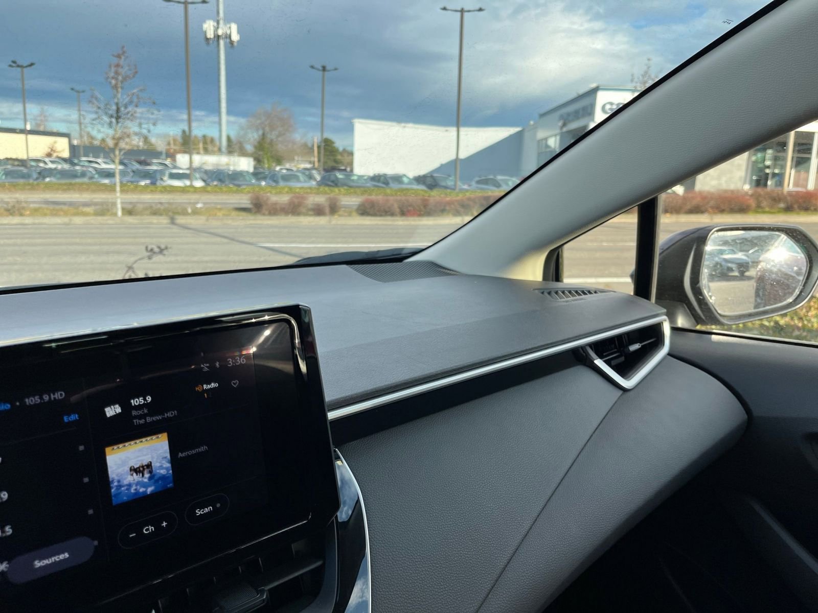 Thumbnail: 2025 Toyota Corolla - 33