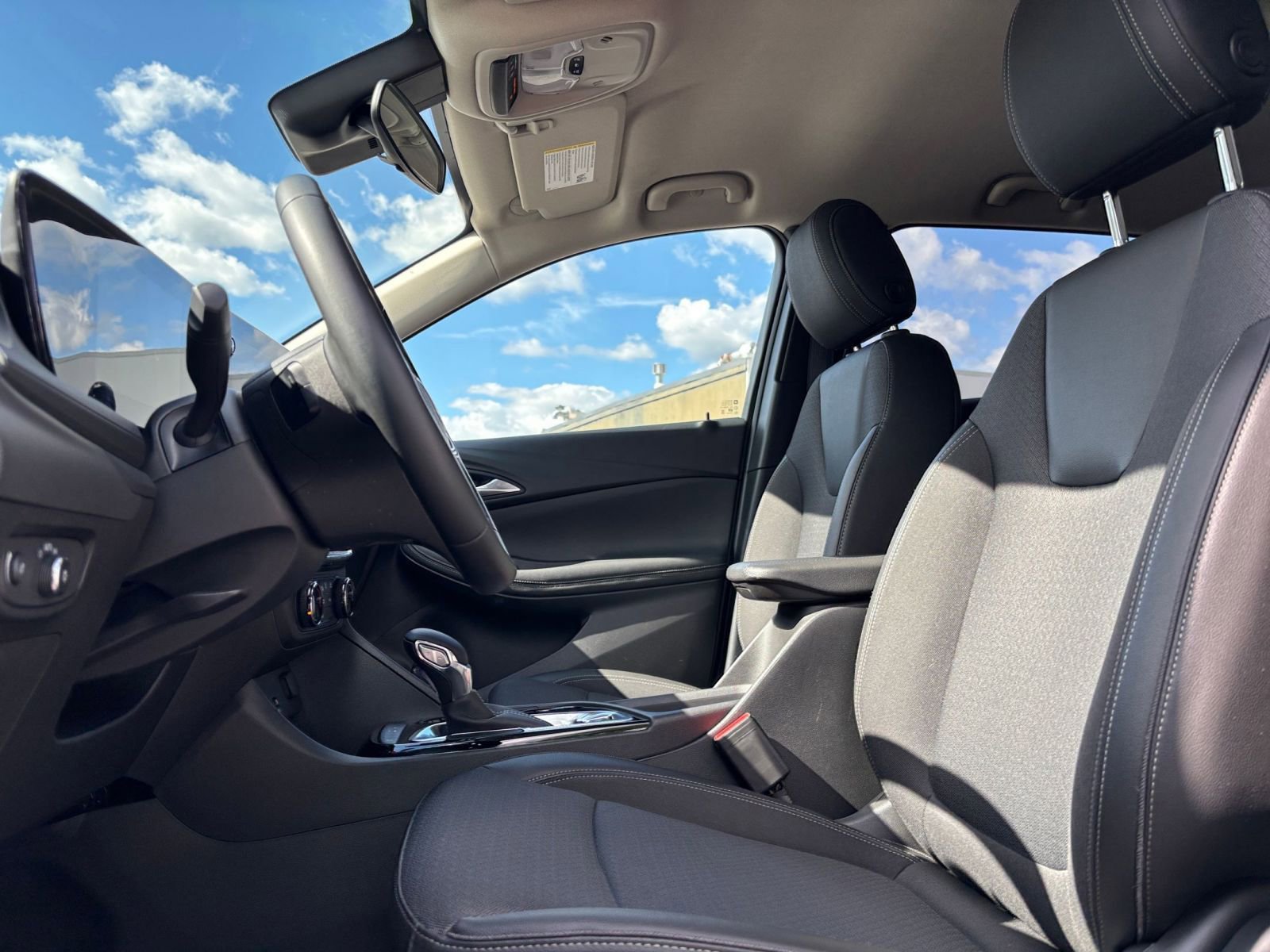 Thumbnail: 2025 Buick Encore GX - 25