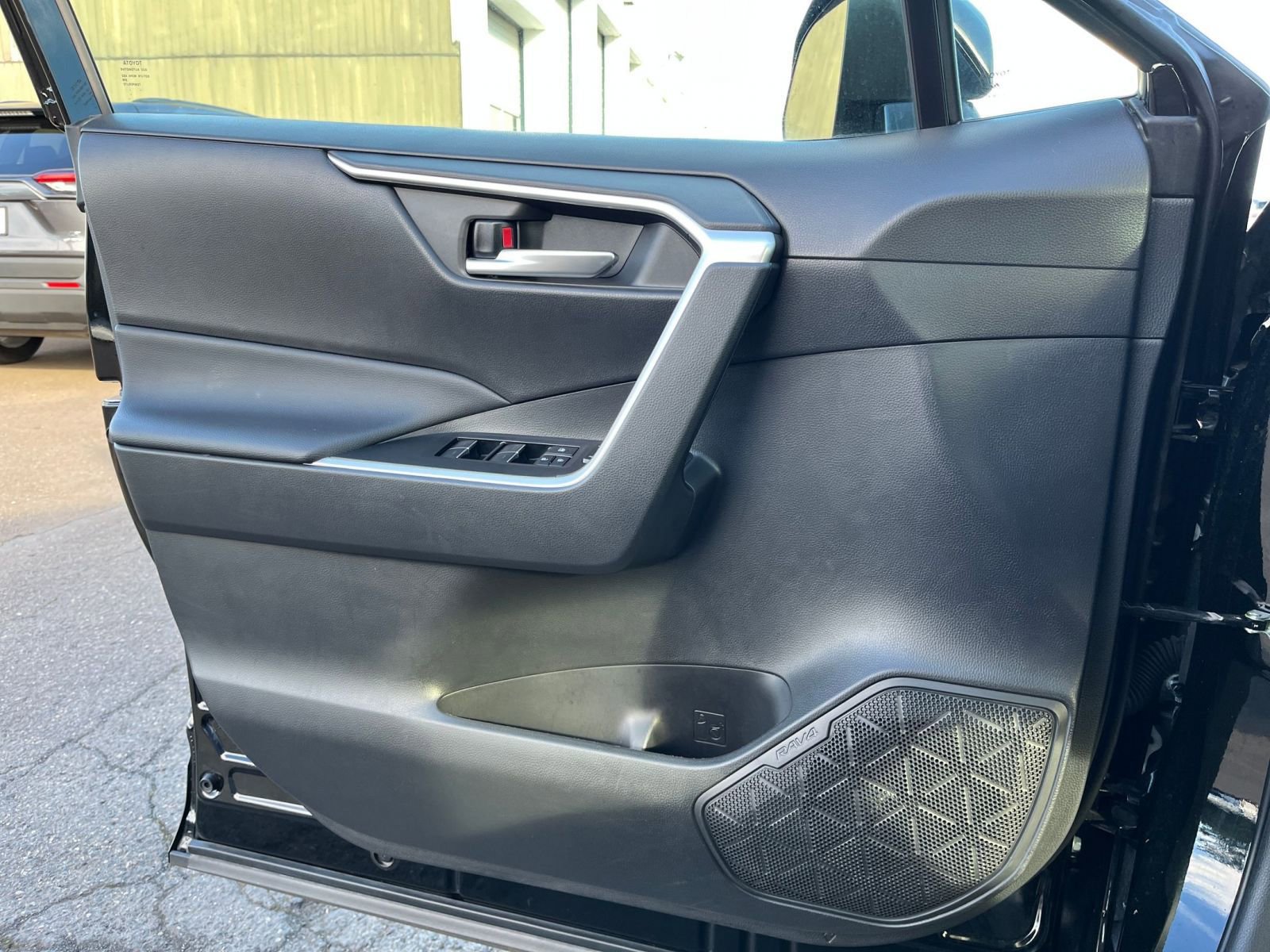 Thumbnail: 2025 Toyota RAV4 - 21