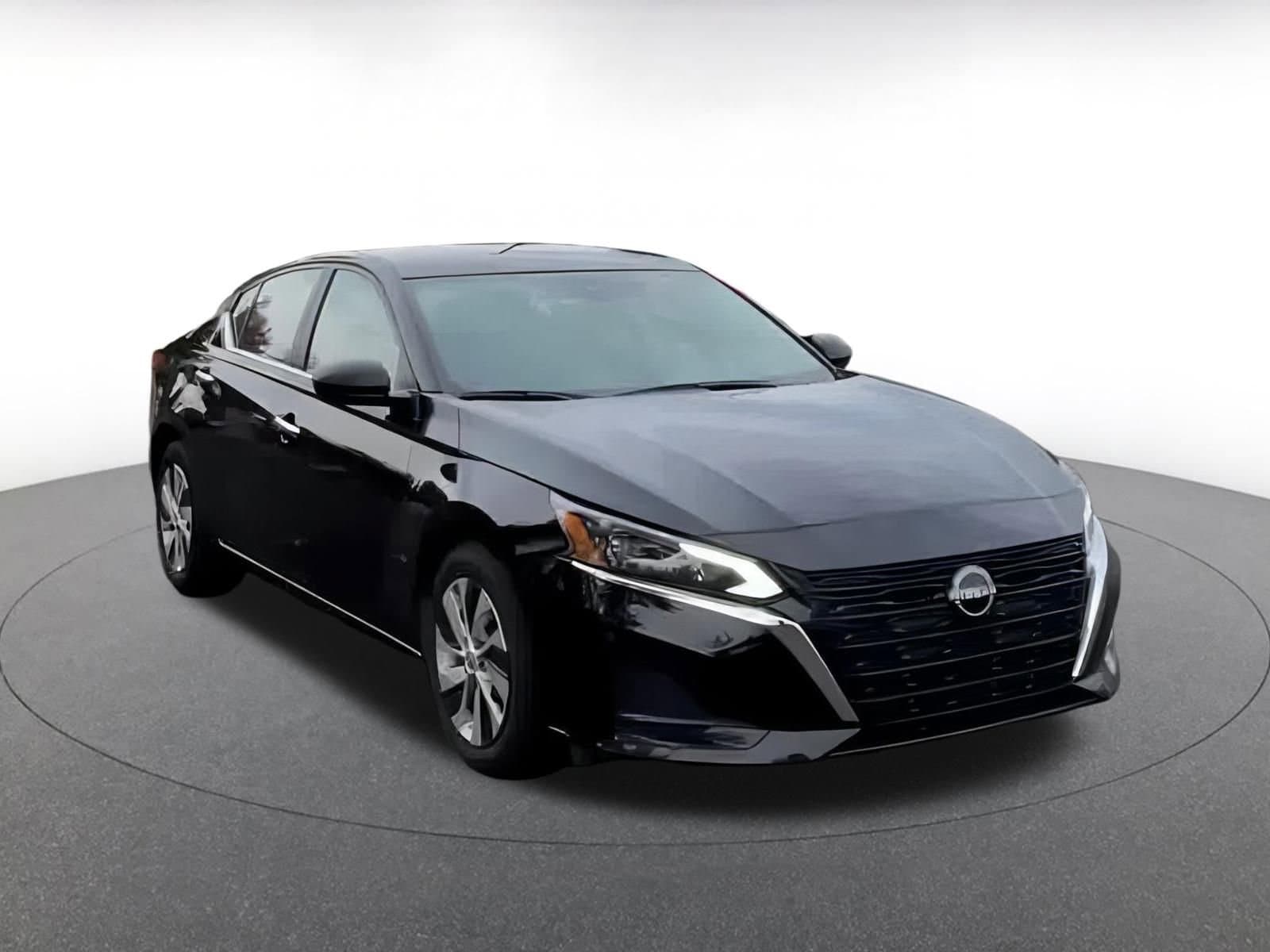 Thumbnail: 2024 Nissan Altima - 3