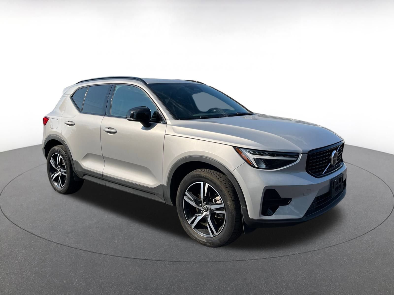 Thumbnail: 2024 Volvo XC40 - 1