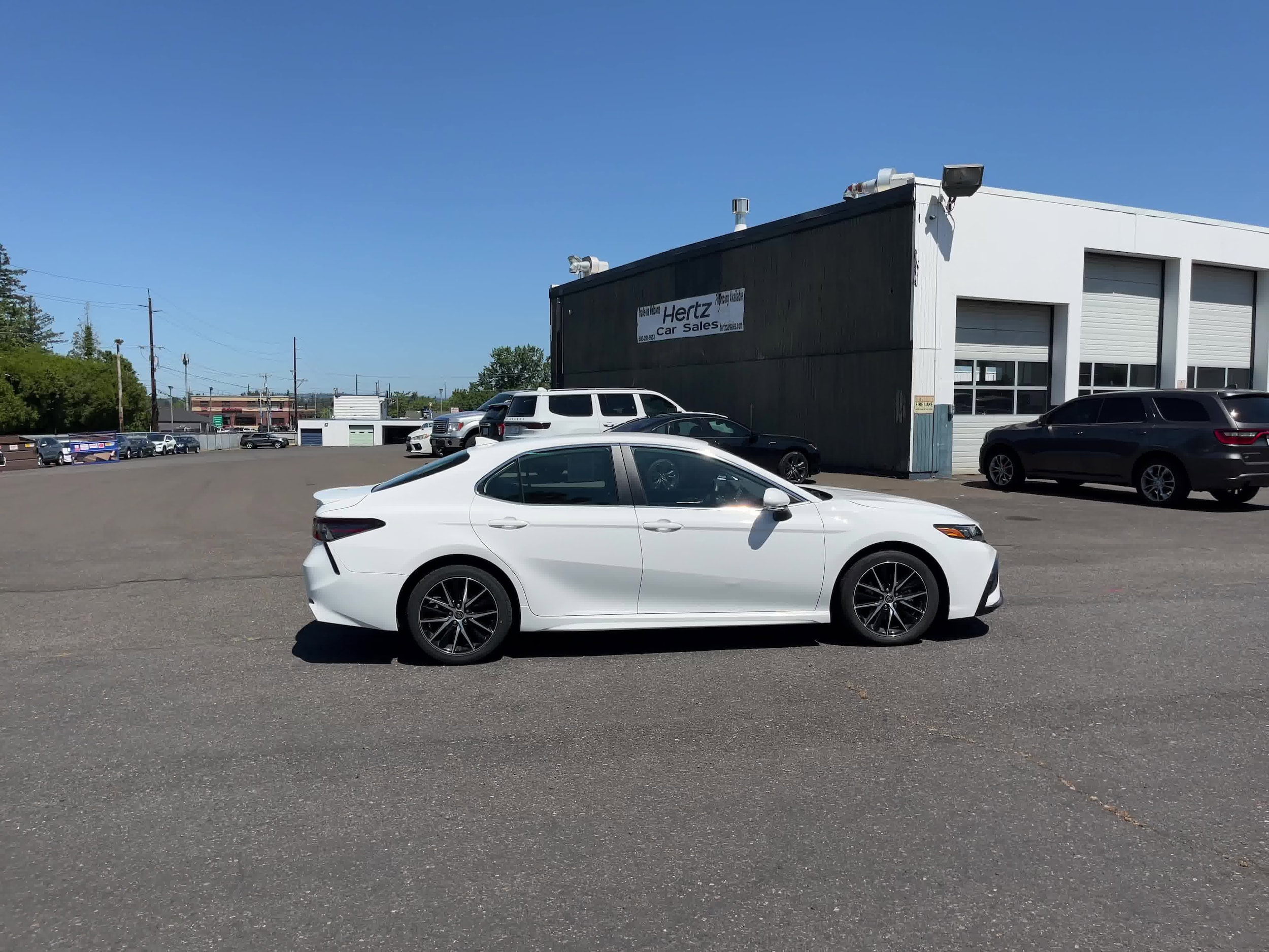 2023 Toyota Camry SE 16