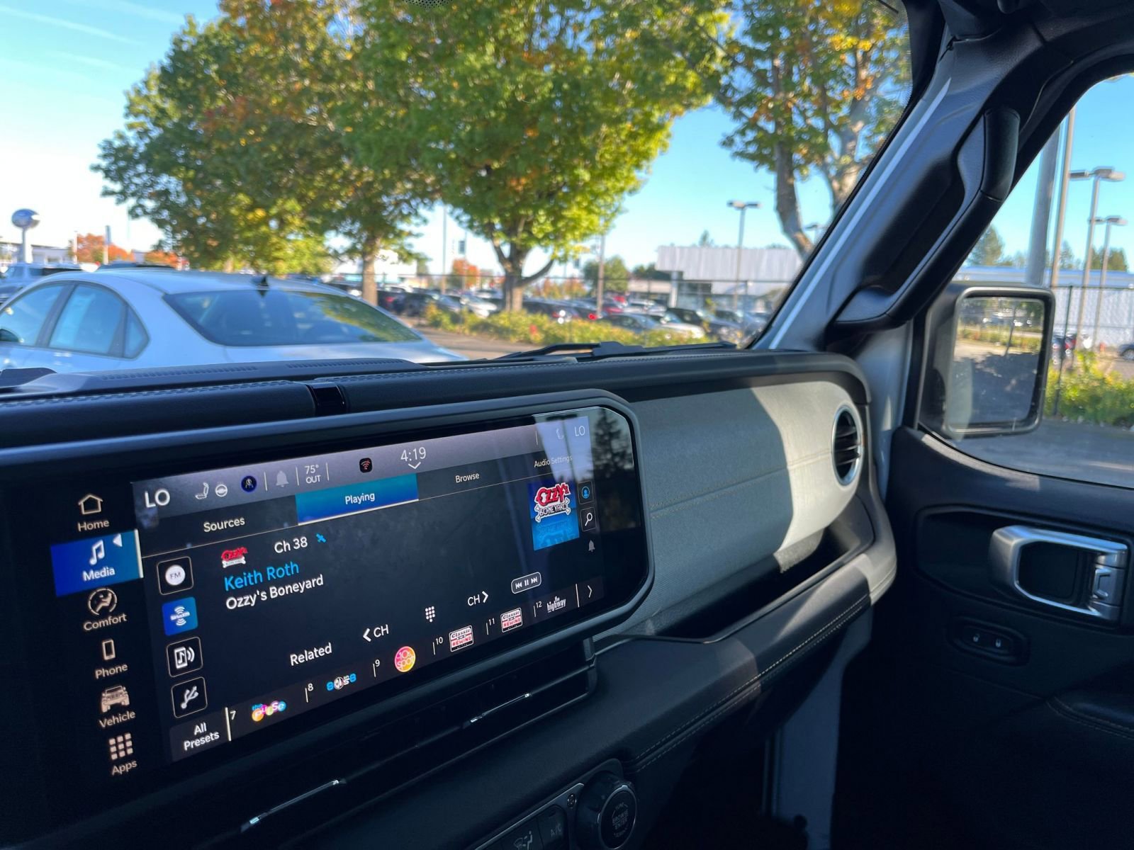 Thumbnail: 2025 Jeep Wrangler - 34