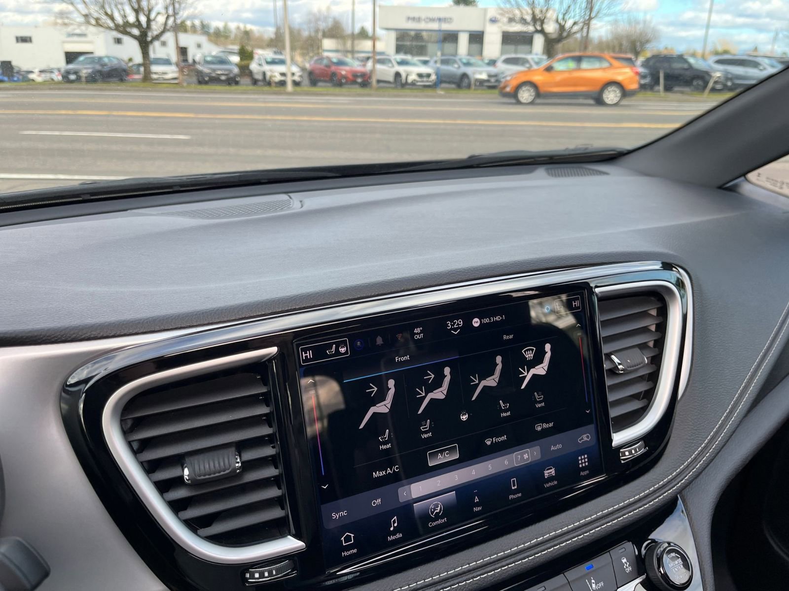 Thumbnail: 2025 Chrysler Pacifica - 17