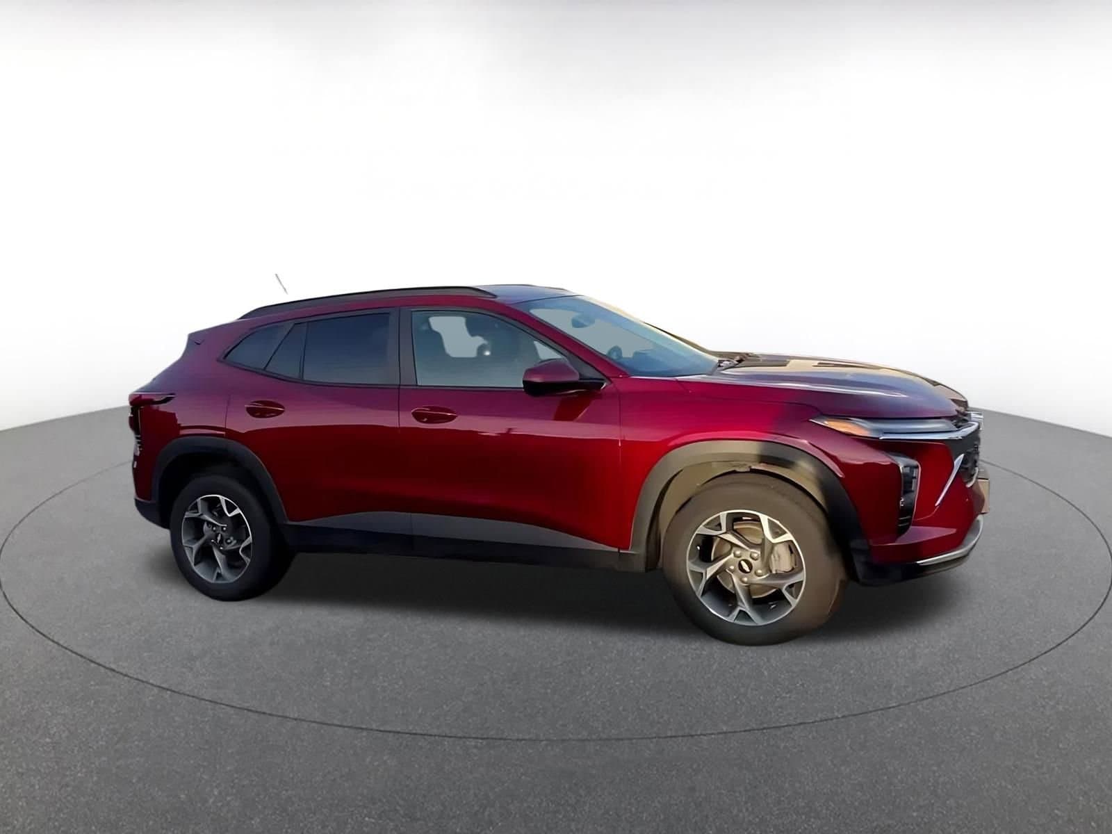 Thumbnail: 2025 Chevrolet Trax - 2