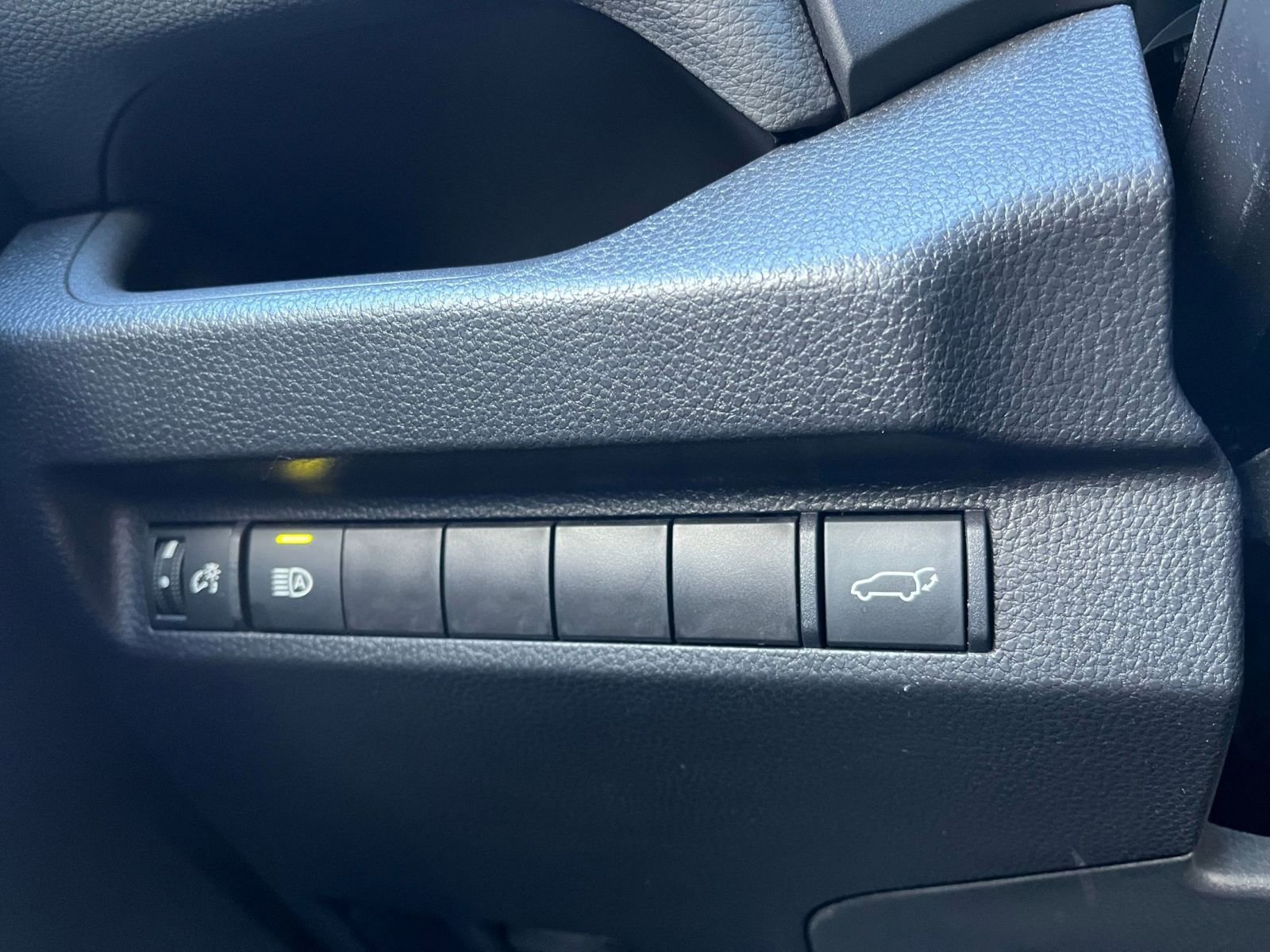 Thumbnail: 2025 Toyota RAV4 - 20