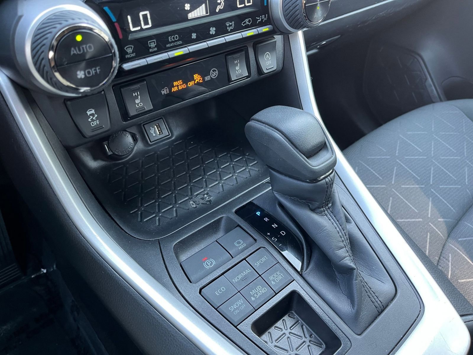 Thumbnail: 2024 Toyota RAV4 - 21