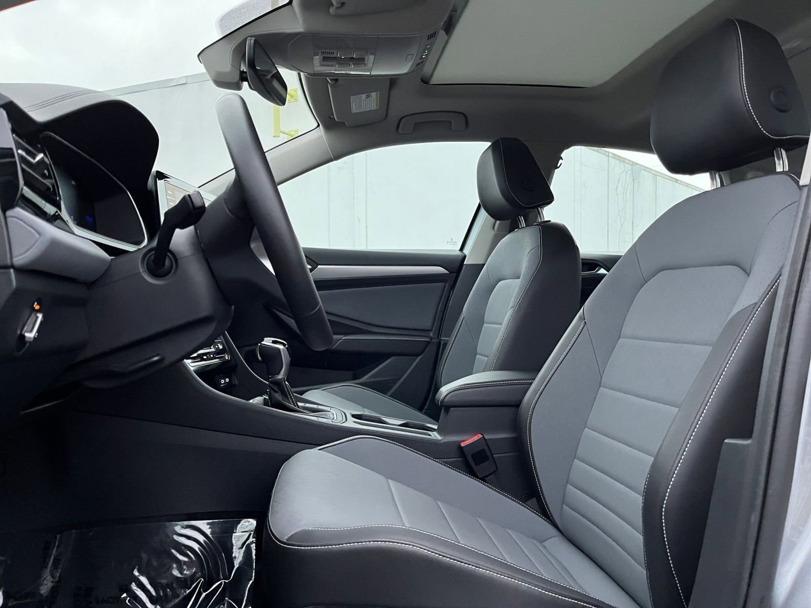 Thumbnail: 2025 Volkswagen Jetta - 25