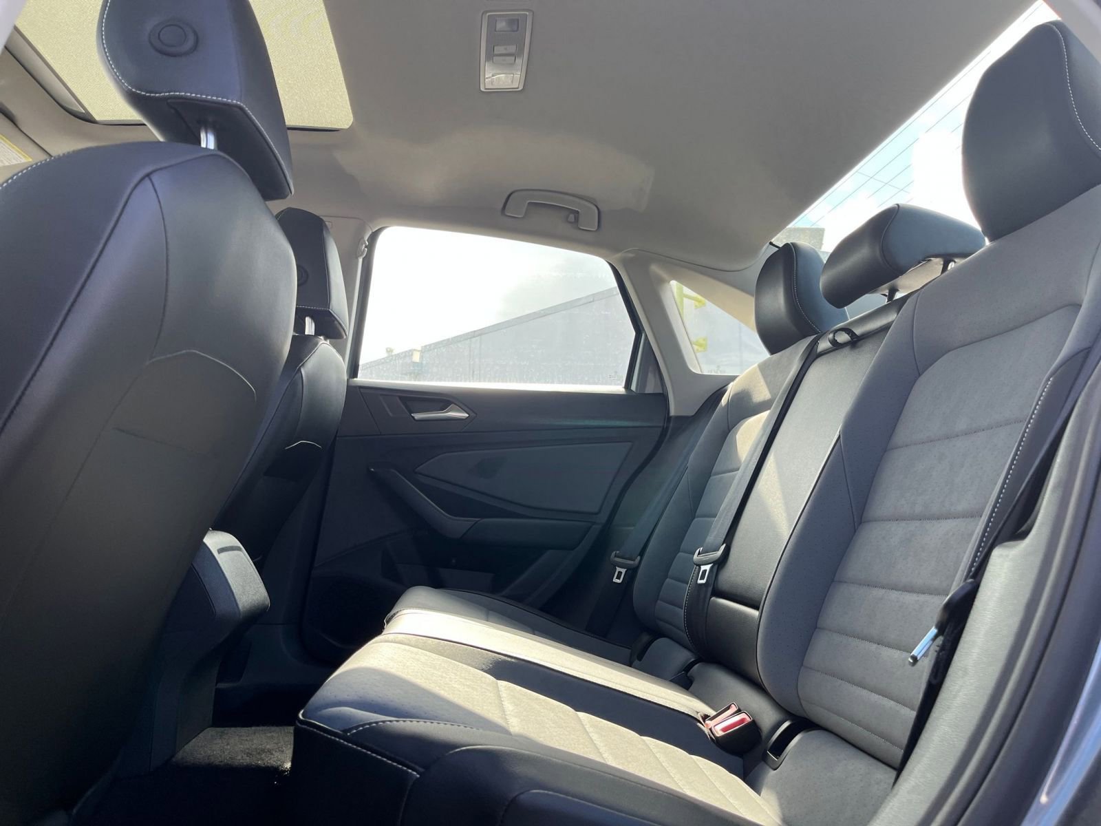 Thumbnail: 2025 Volkswagen Jetta - 24