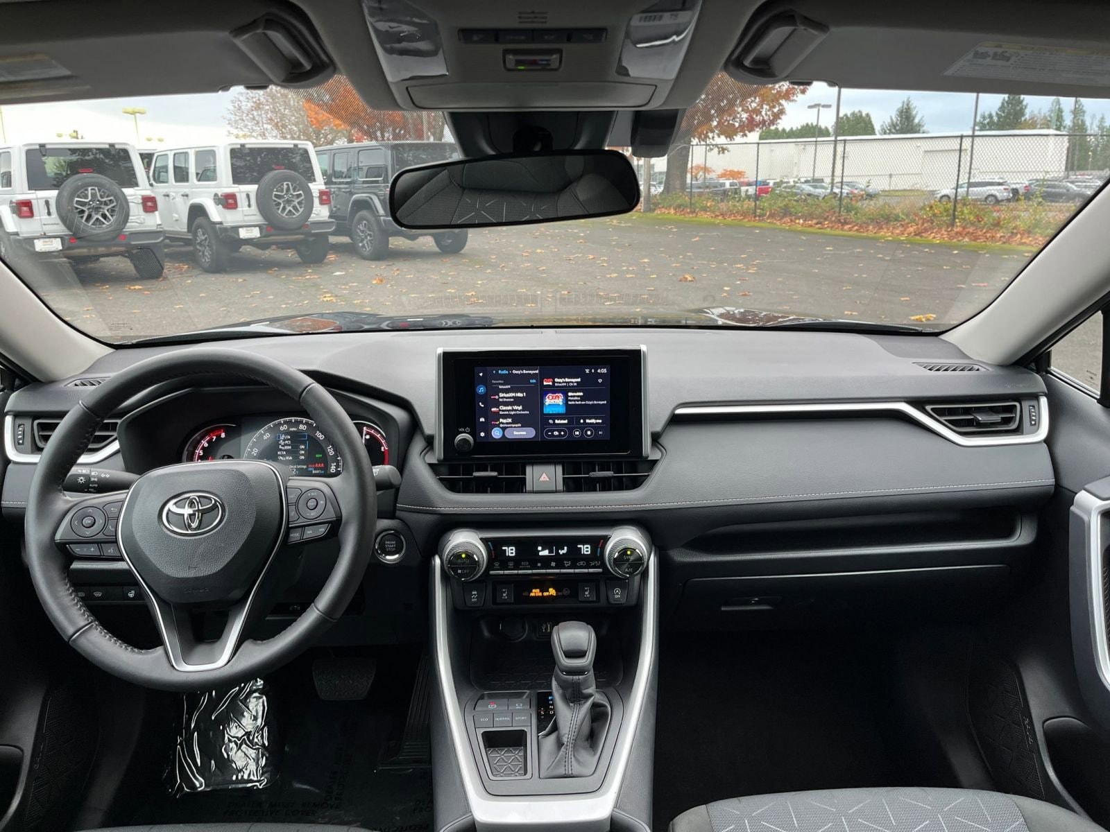 Thumbnail: 2025 Toyota RAV4 - 33