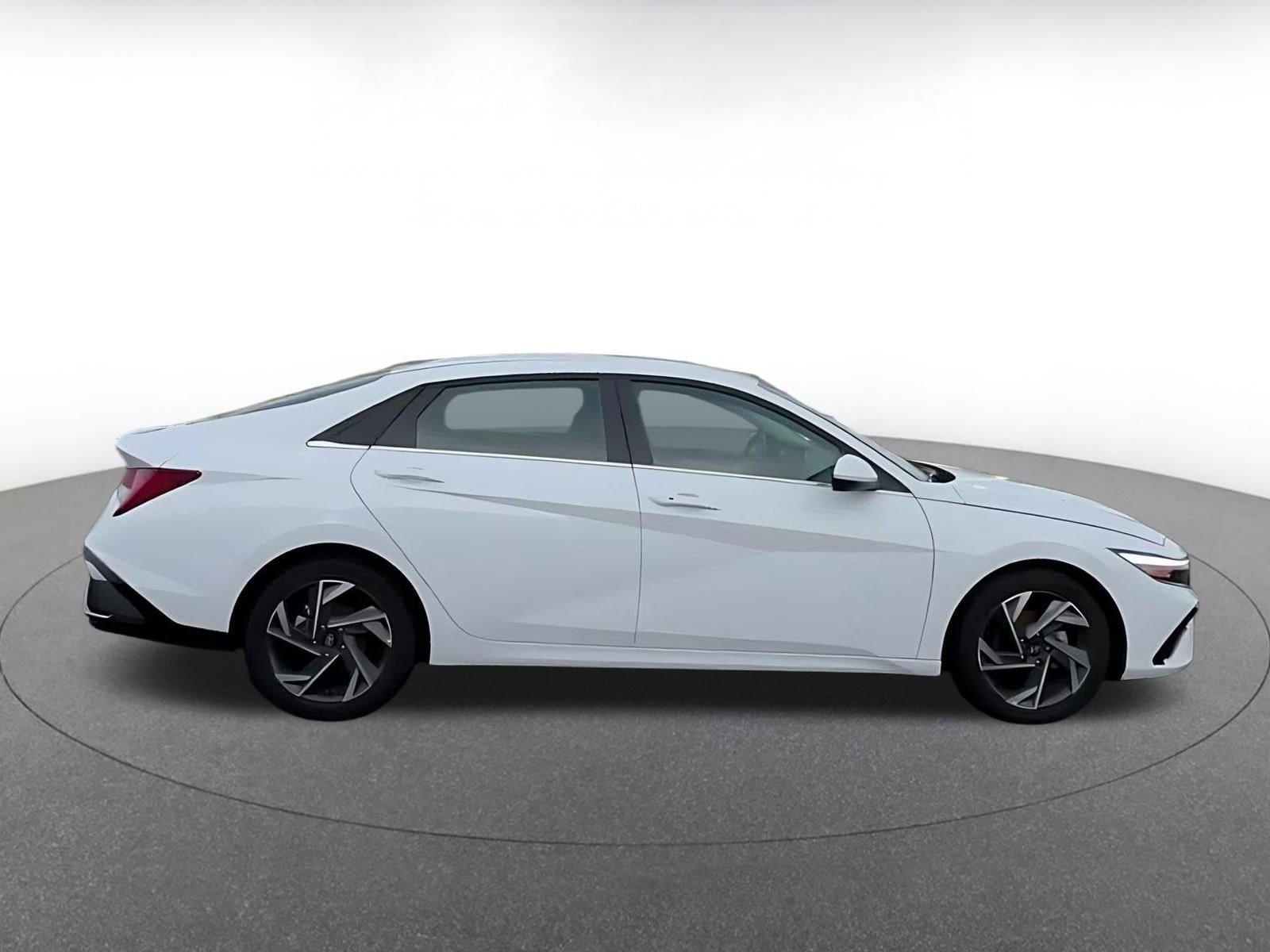 Thumbnail: 2025 Hyundai Elantra - 10