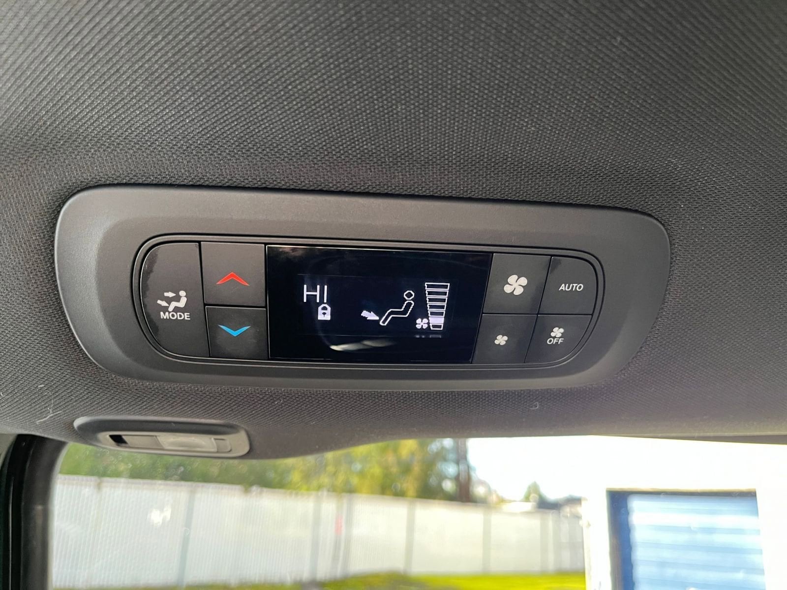 Thumbnail: 2025 Chrysler Pacifica - 25