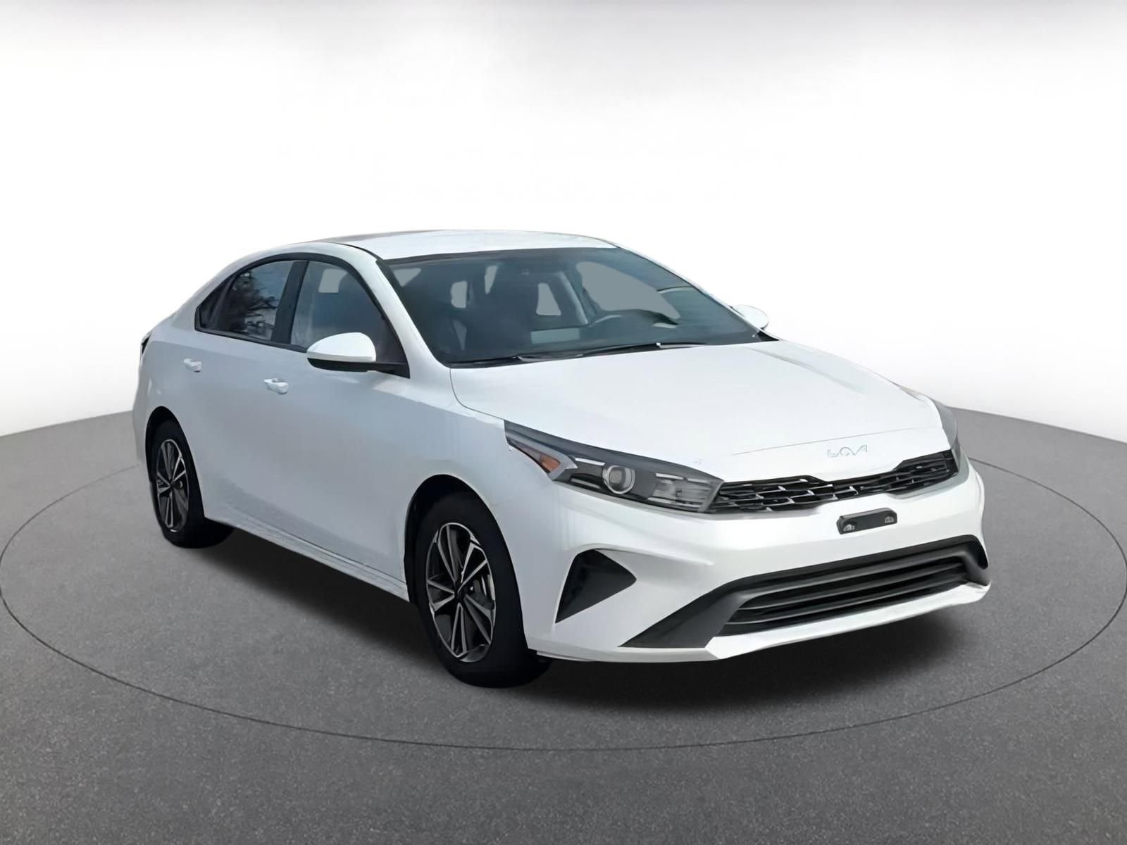 Thumbnail: 2024 Kia Forte - 3