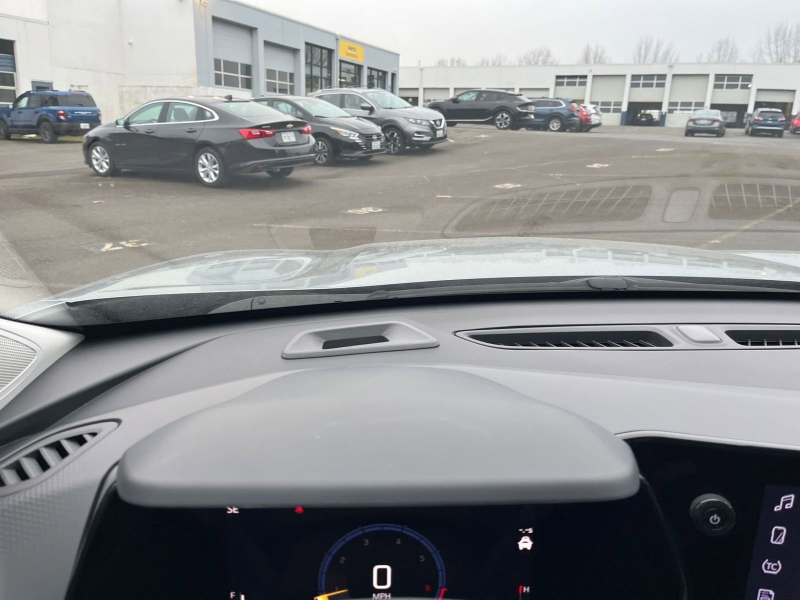 Thumbnail: 2025 Chevrolet Trax - 32