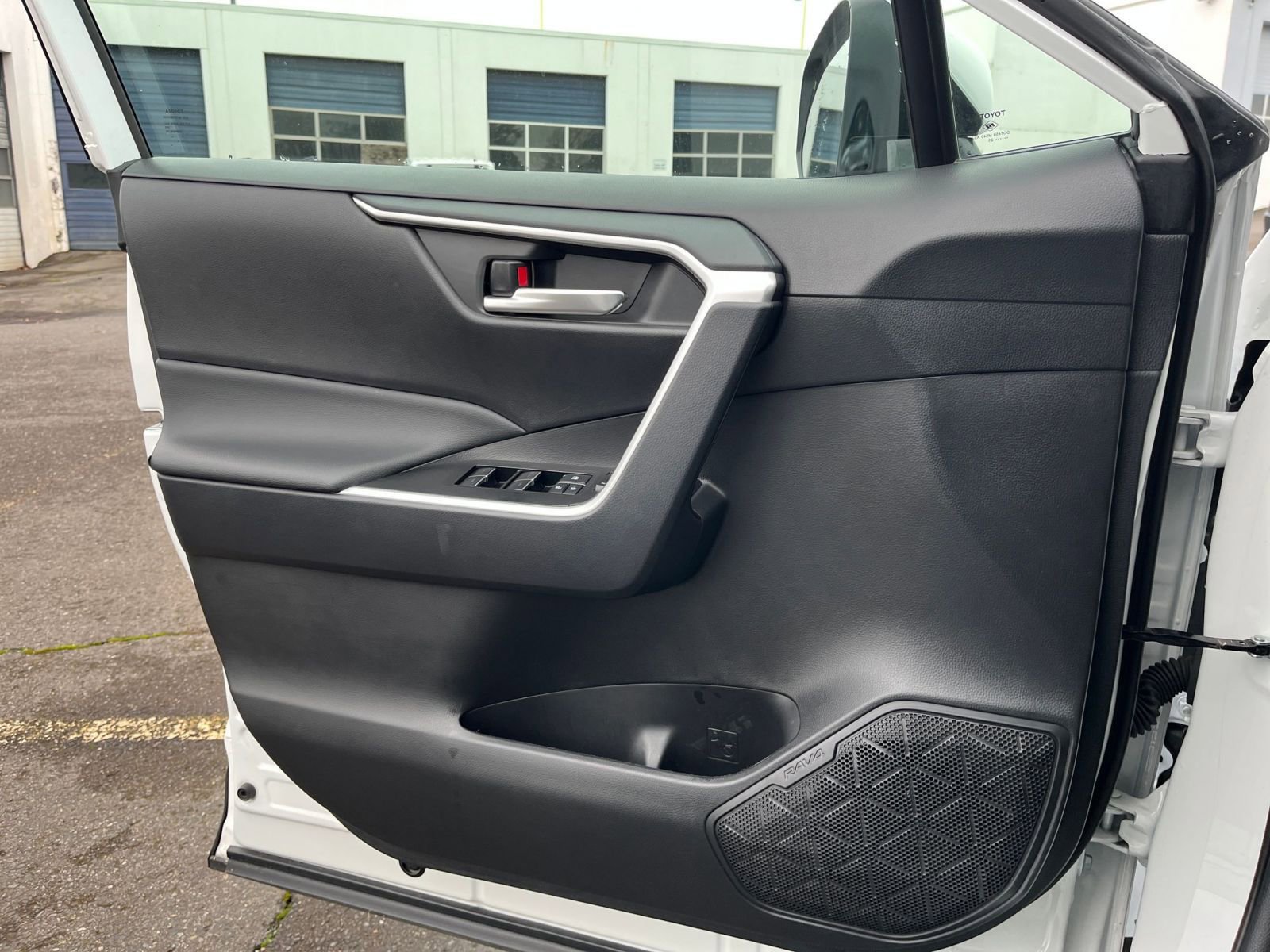 Thumbnail: 2025 Toyota RAV4 - 21