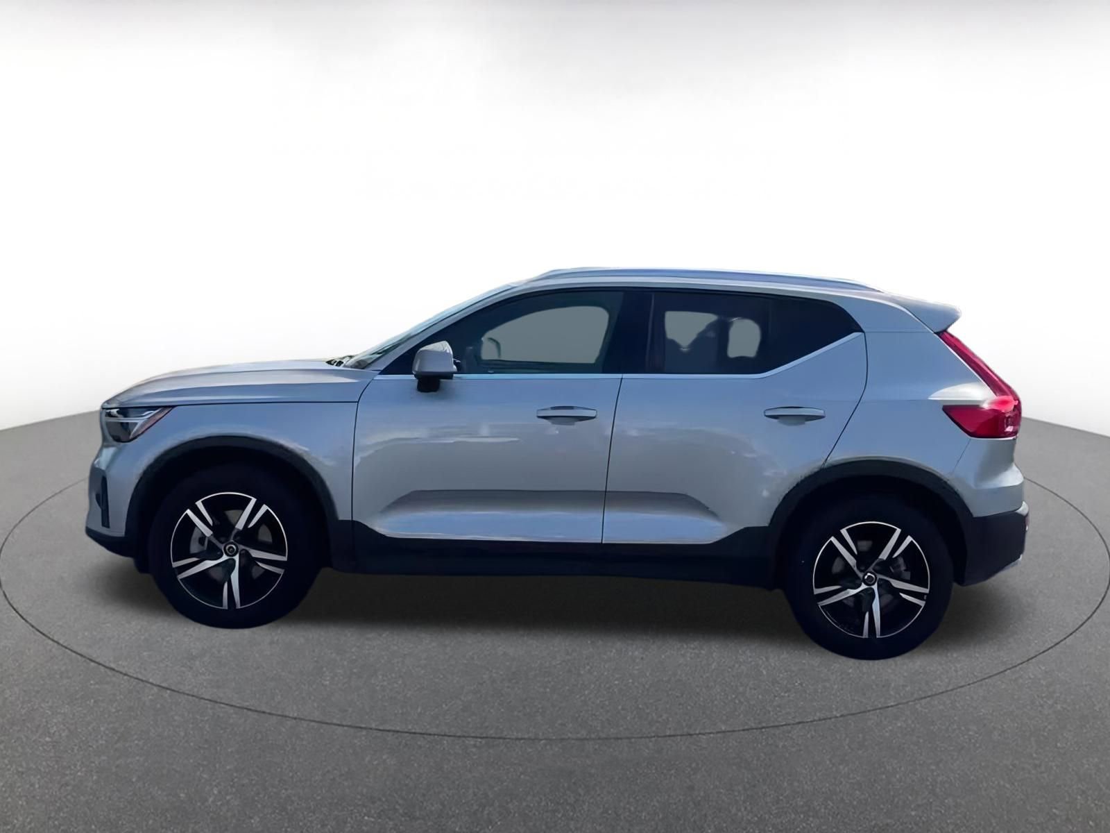 Thumbnail: 2024 Volvo XC40 - 9