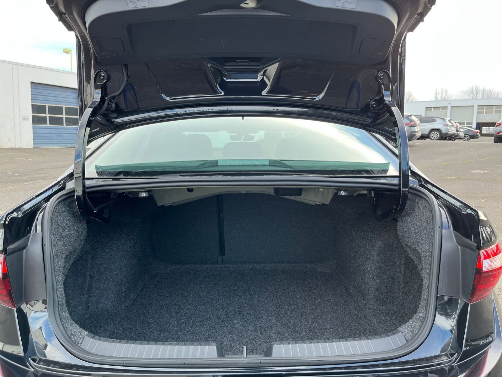 Thumbnail: 2025 Volkswagen Jetta - 32