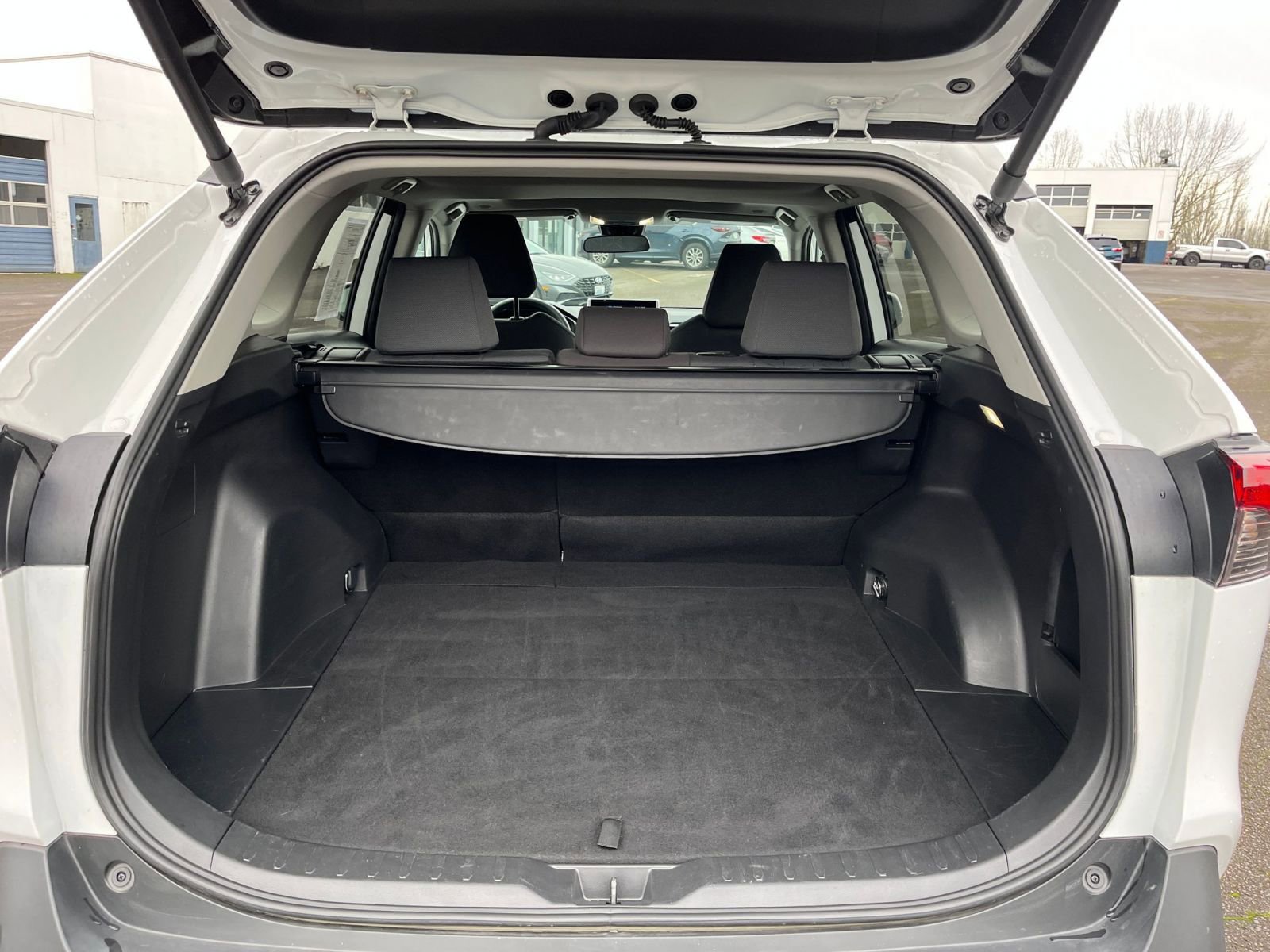 Thumbnail: 2025 Toyota RAV4 - 34