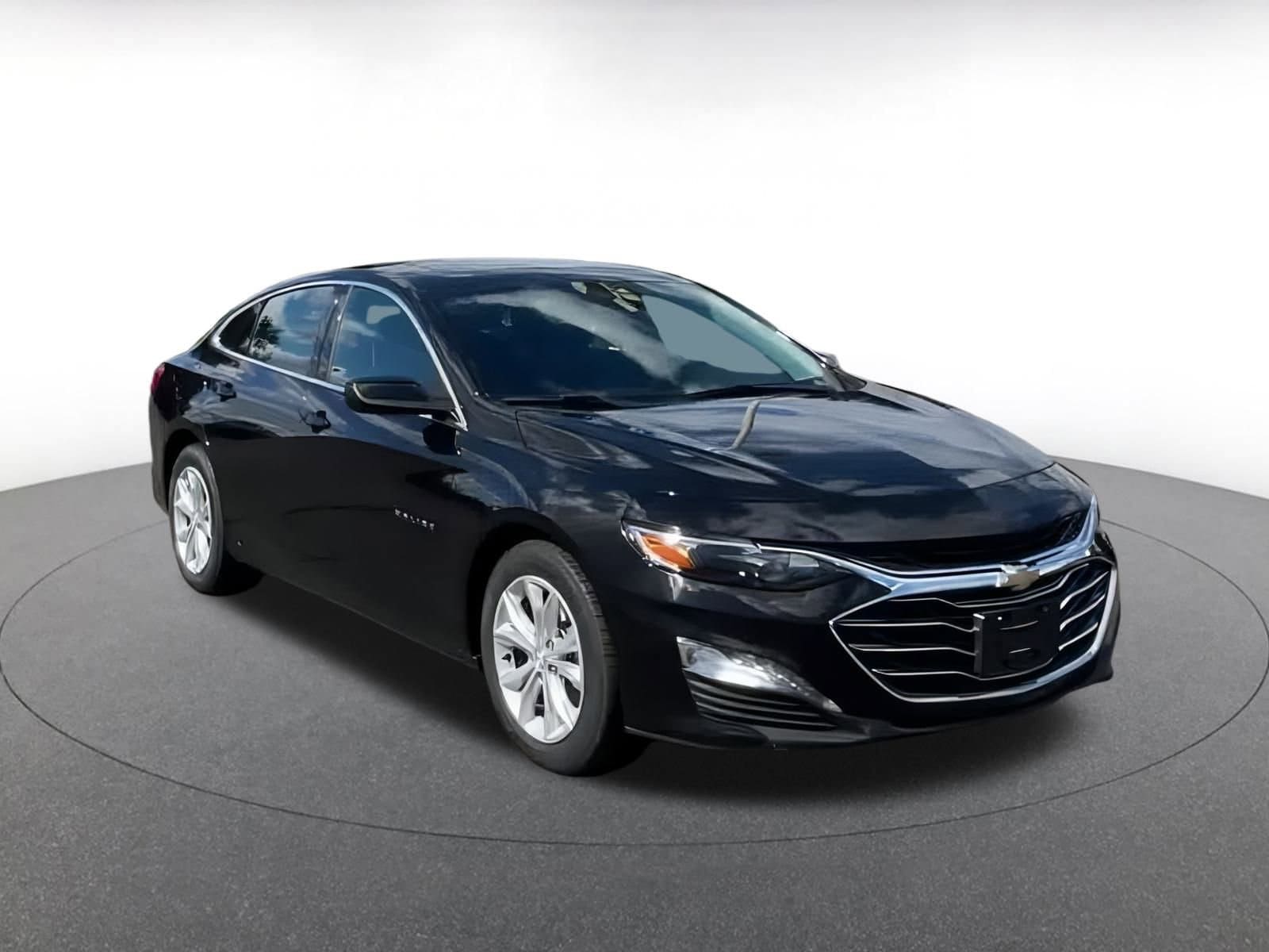 Thumbnail: 2024 Chevrolet Malibu - 3