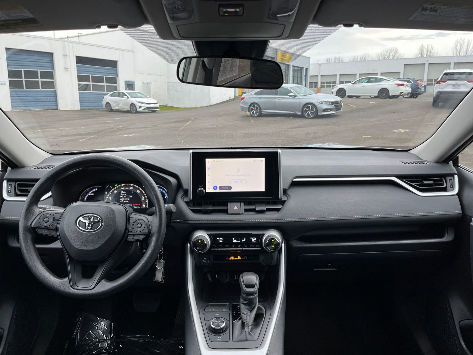 Thumbnail: 2025 Toyota RAV4 - 32