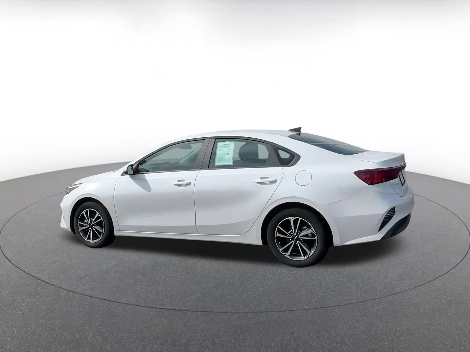 Thumbnail: 2024 Kia Forte - 10
