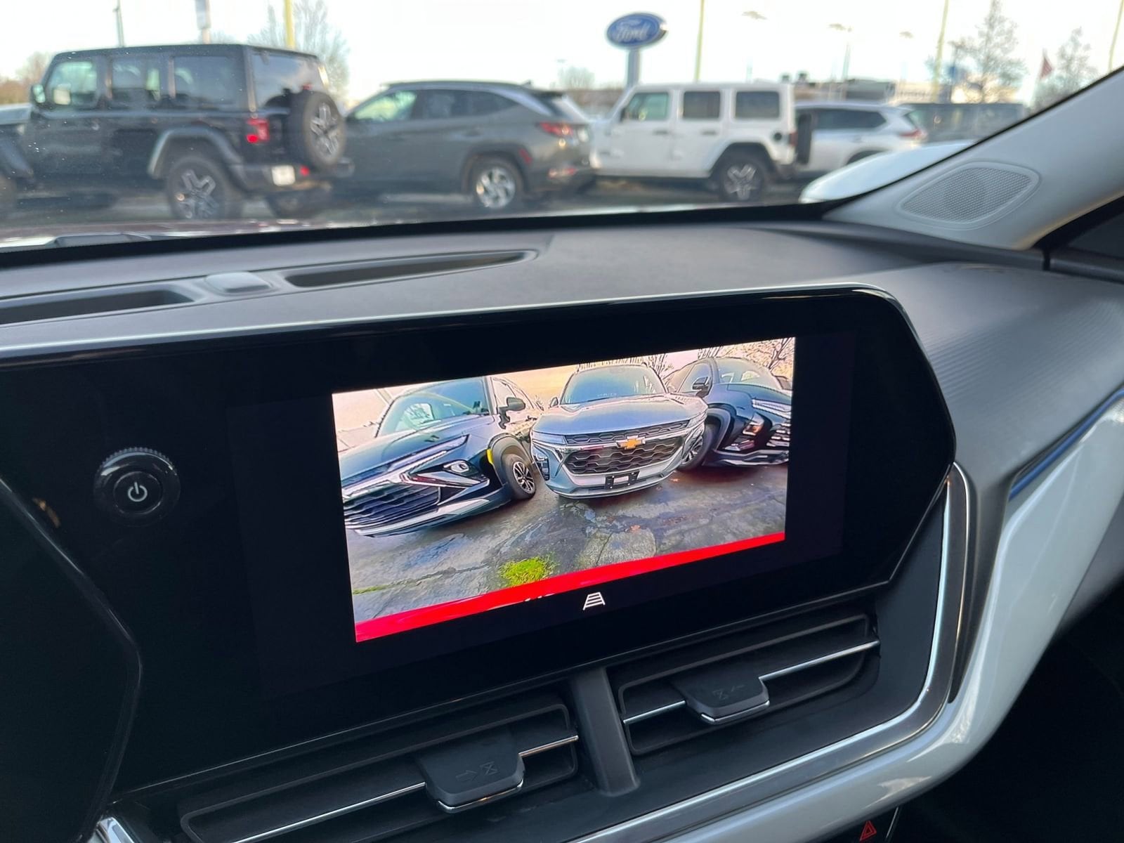 Thumbnail: 2025 Chevrolet Trax - 17