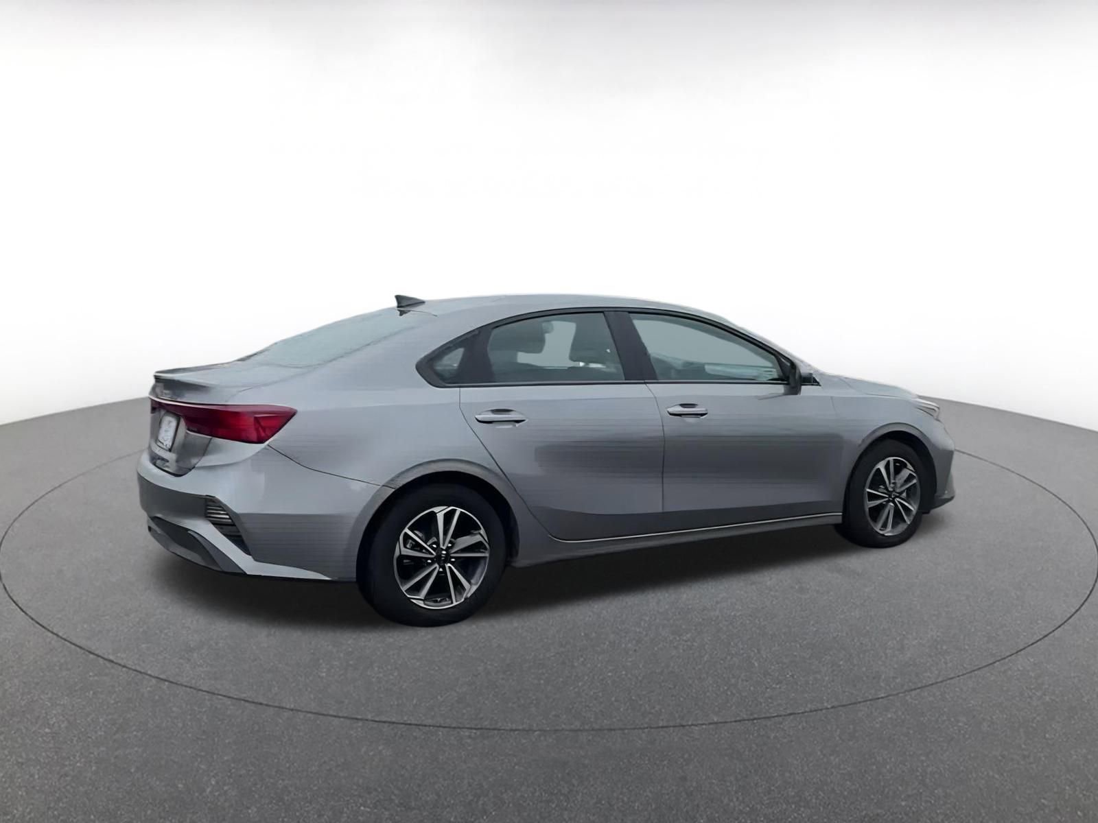 Thumbnail: 2024 Kia Forte - 16