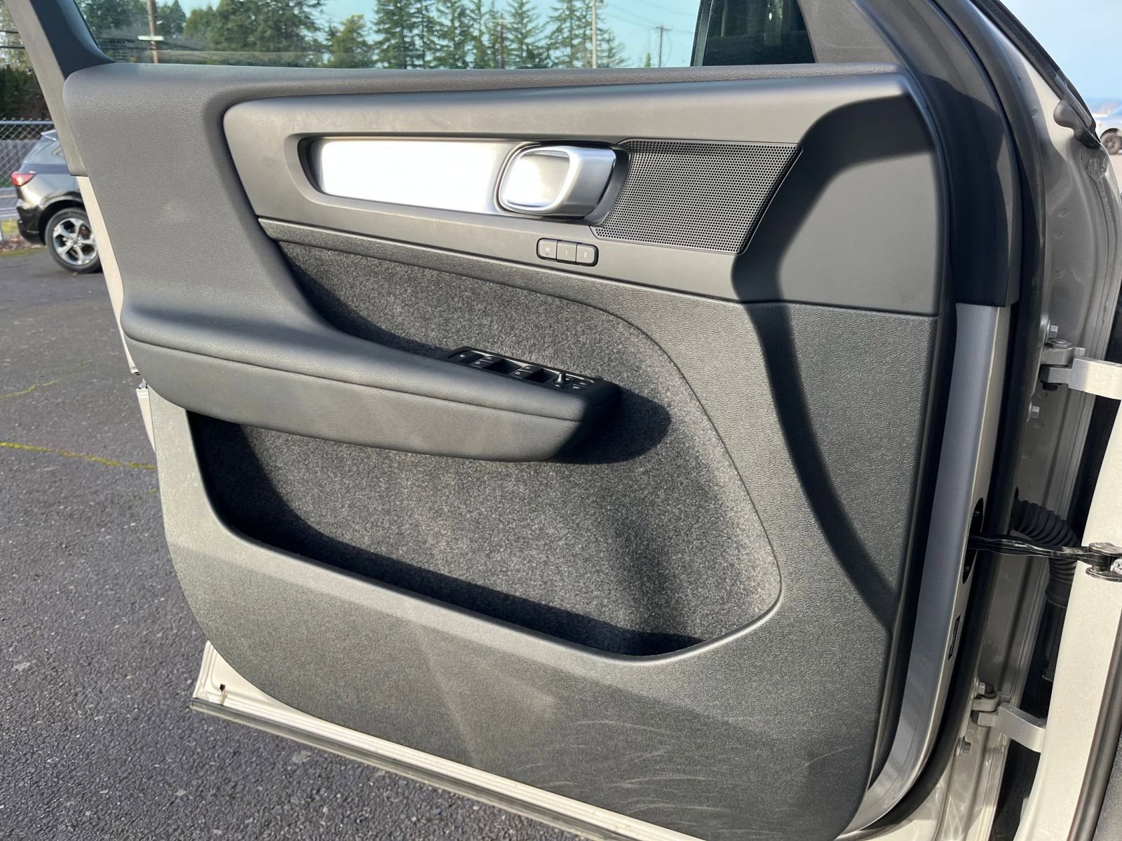 Thumbnail: 2024 Volvo XC40 - 21