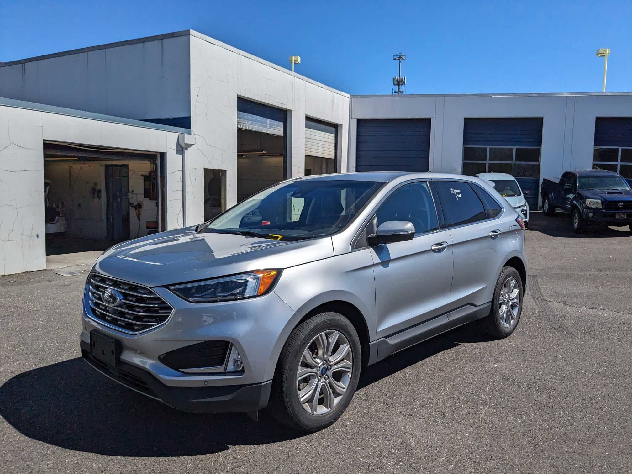 2022 Ford Edge Titanium 3