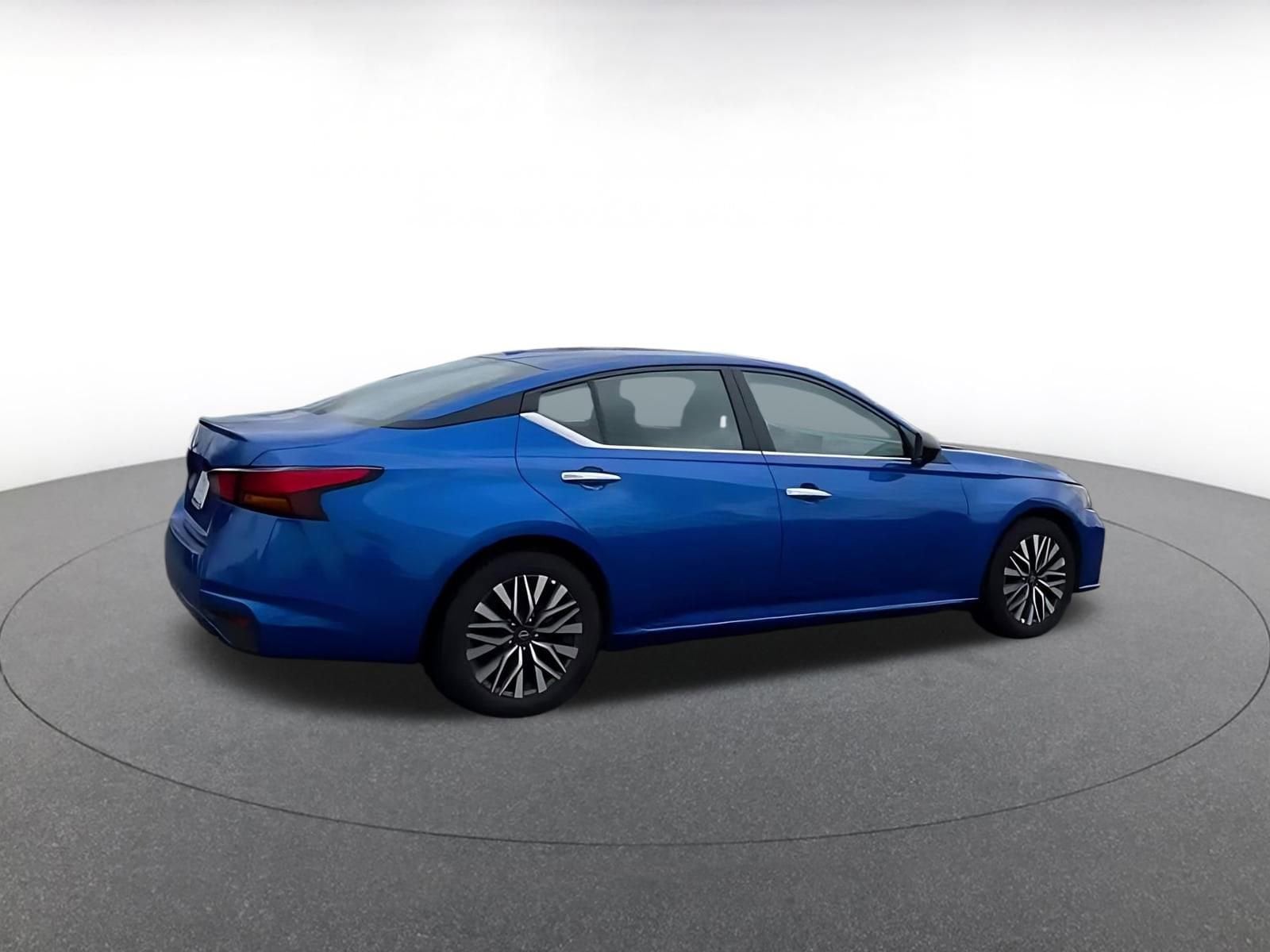 Thumbnail: 2025 Nissan Altima - 12