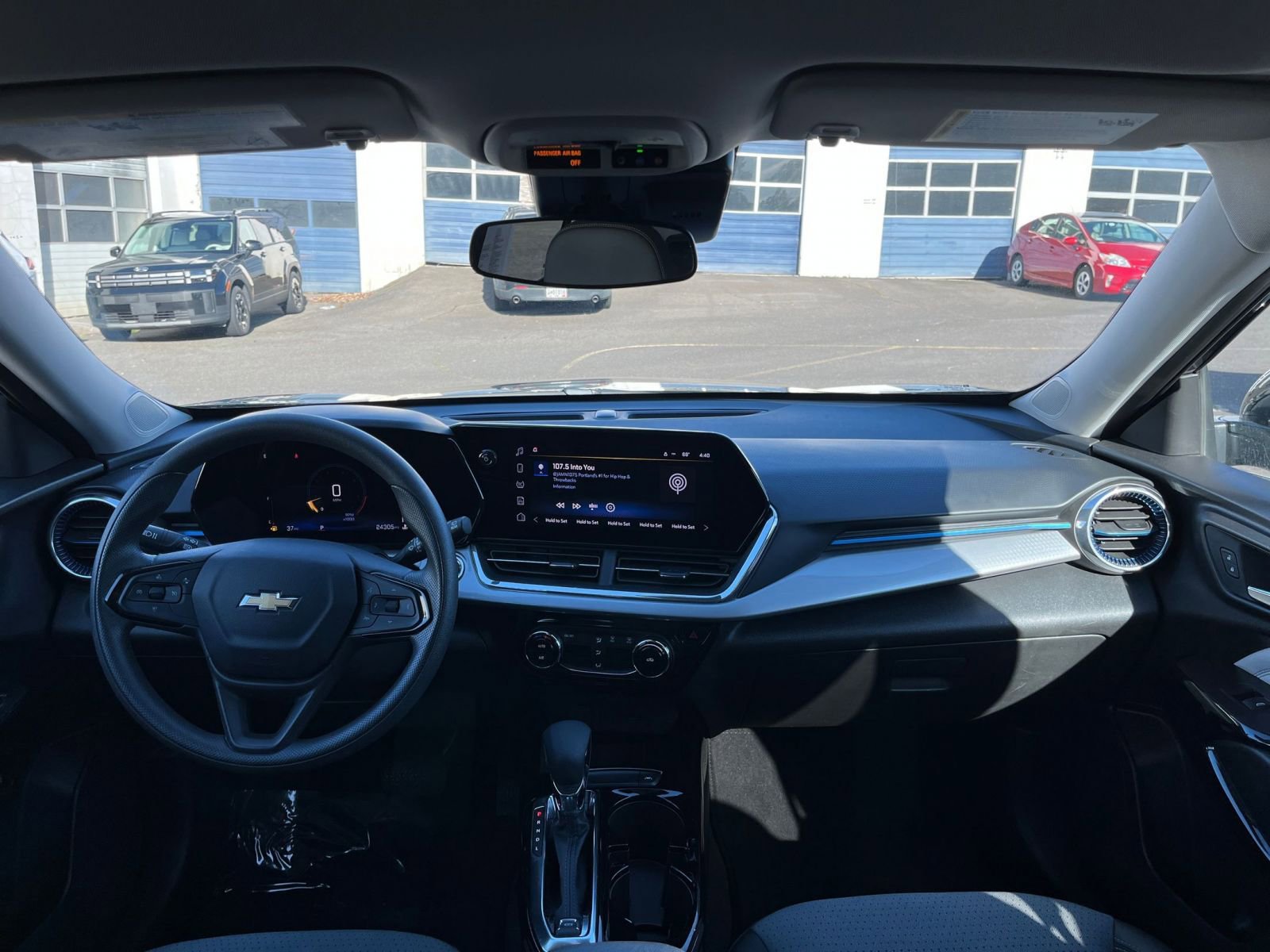 Thumbnail: 2025 Chevrolet Trax - 32