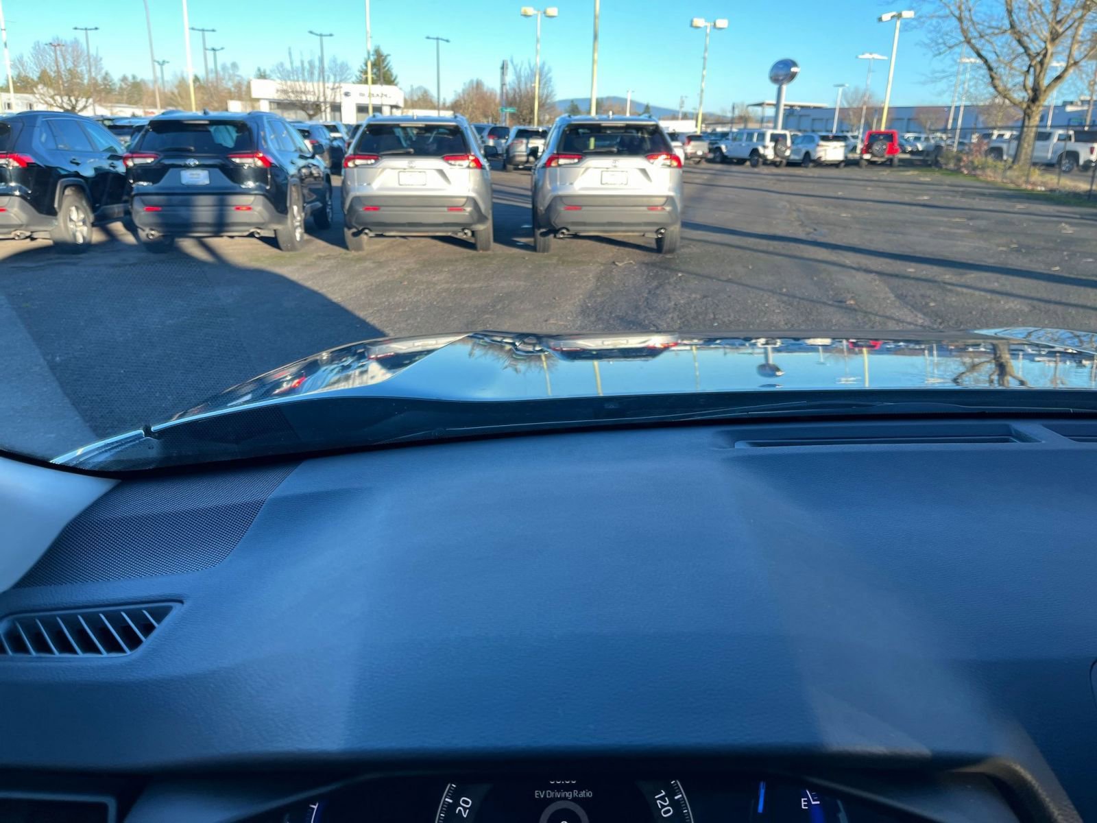 Thumbnail: 2025 Toyota RAV4 - 33