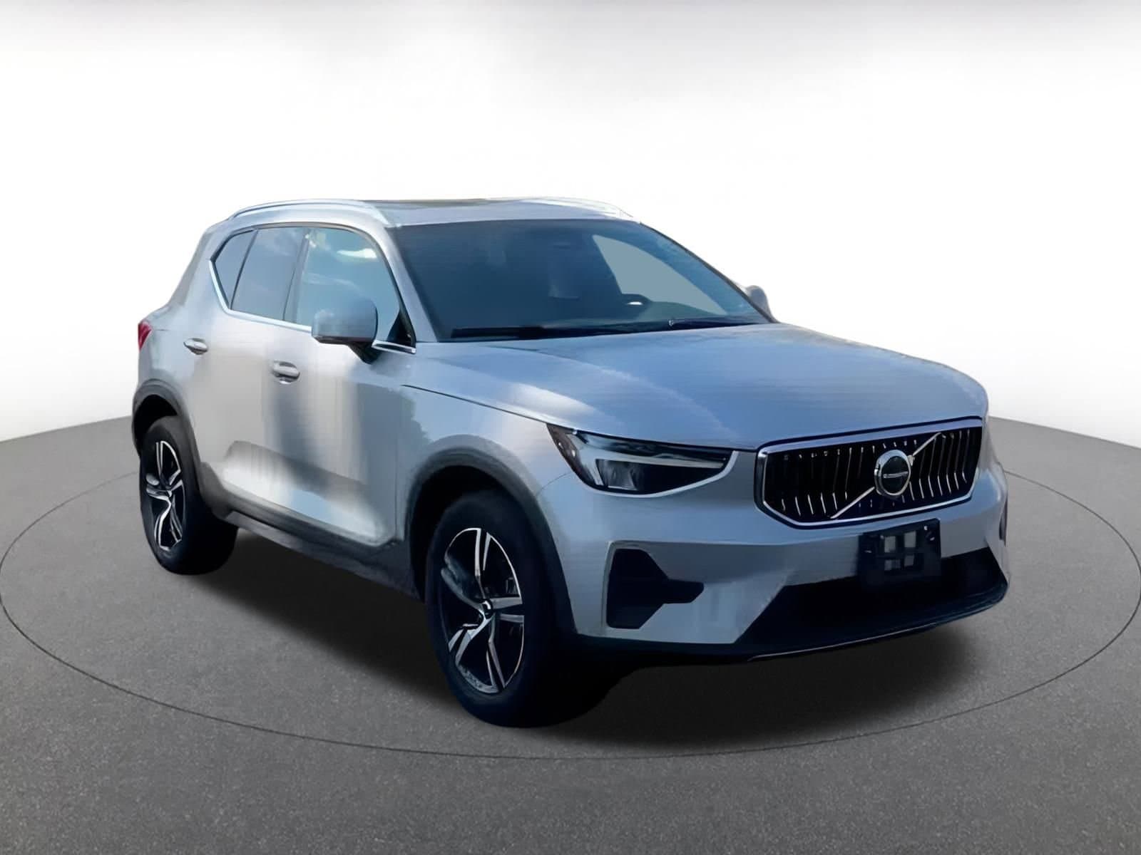 Thumbnail: 2024 Volvo XC40 - 3