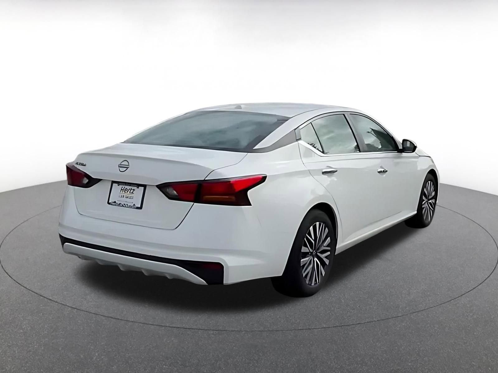 Thumbnail: 2025 Nissan Altima - 12