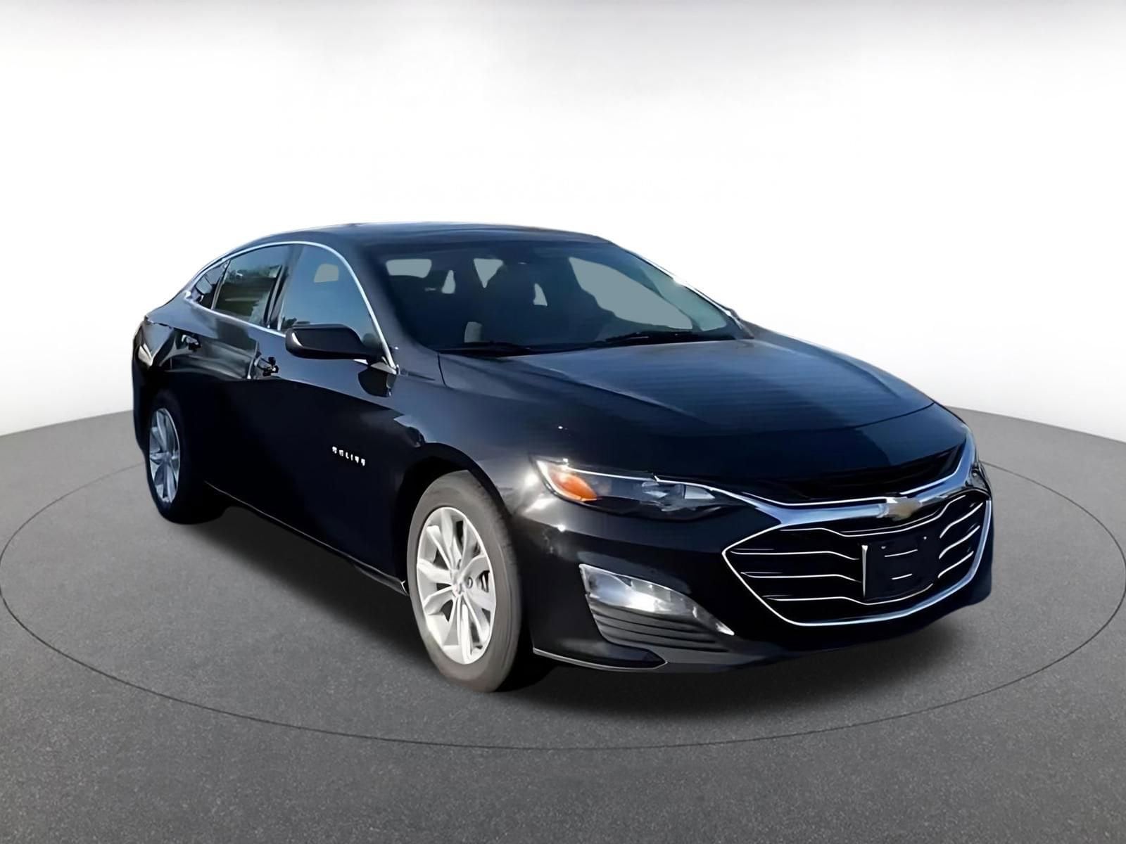 Thumbnail: 2024 Chevrolet Malibu - 3