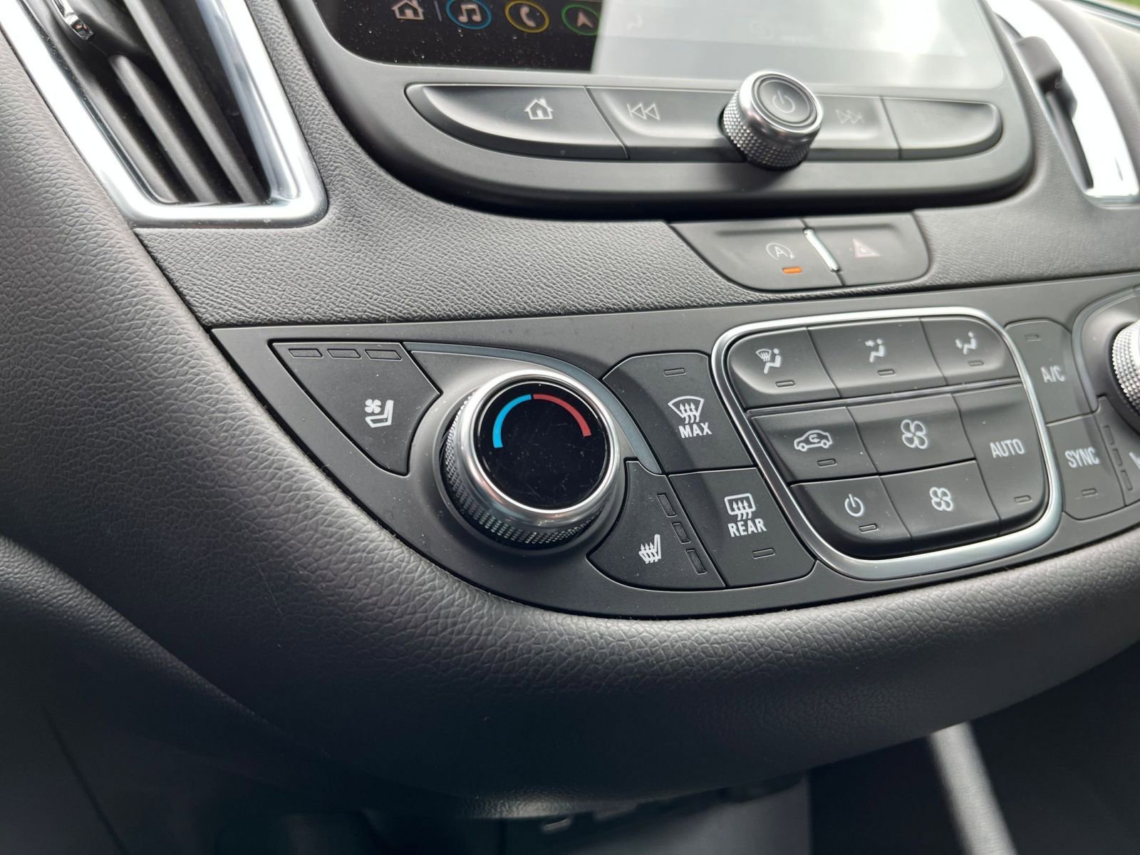 Thumbnail: 2024 Chevrolet Malibu - 21