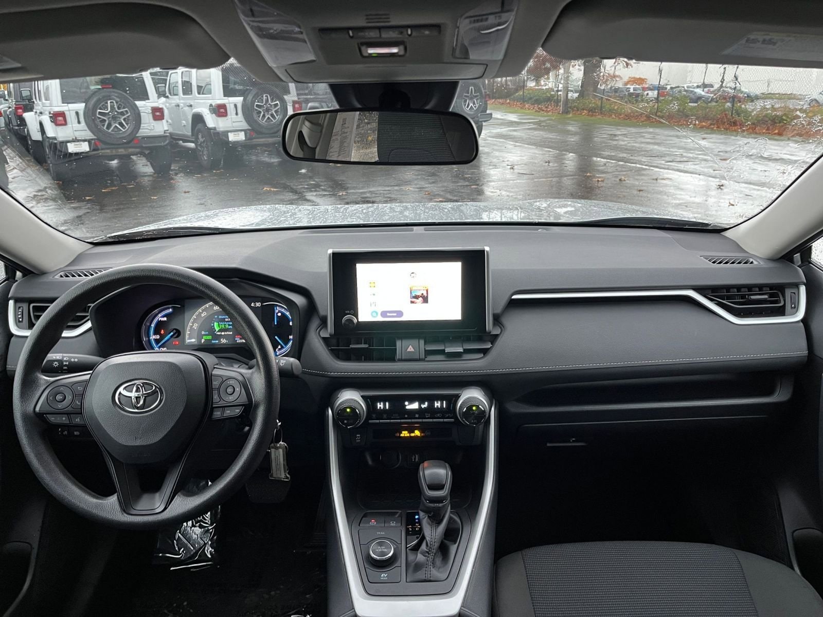 Thumbnail: 2025 Toyota RAV4 - 31