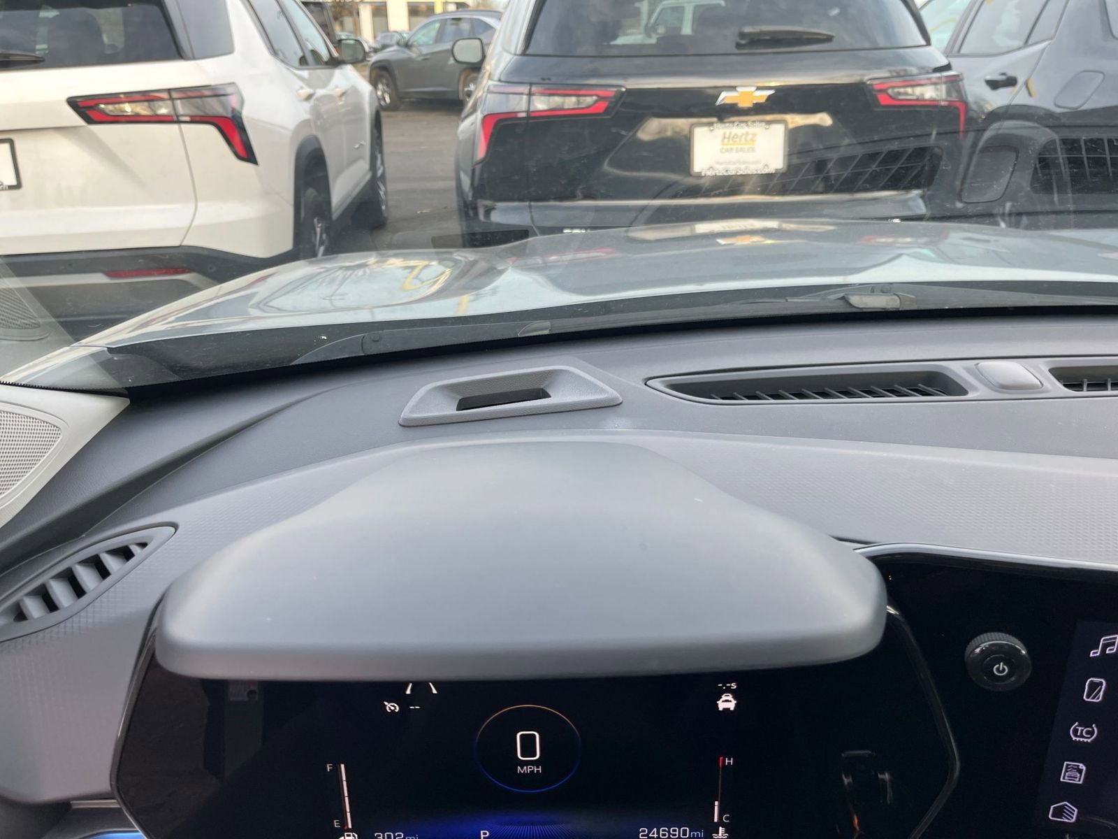 Thumbnail: 2025 Chevrolet Trax - 32