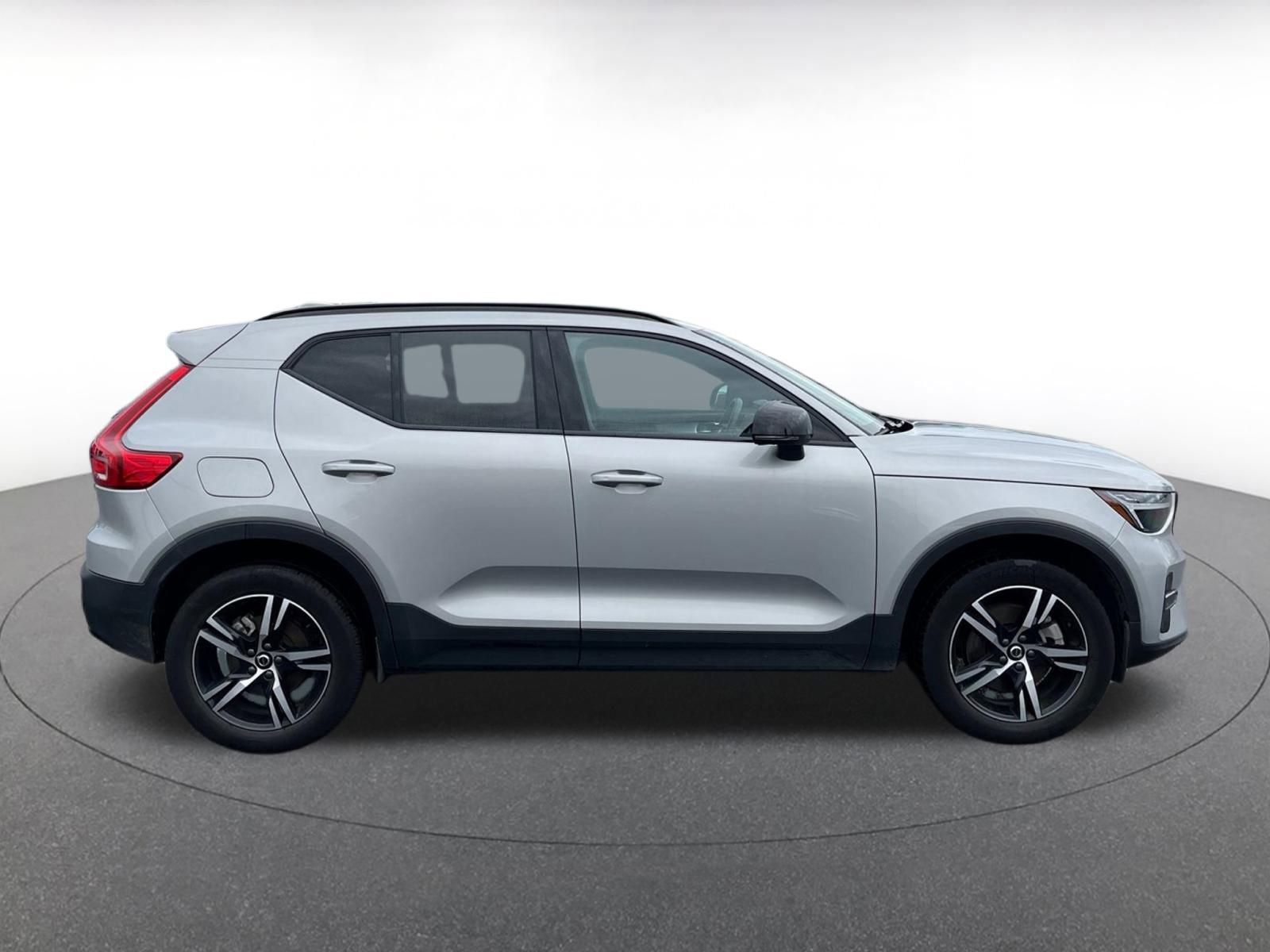 Thumbnail: 2024 Volvo XC40 - 8
