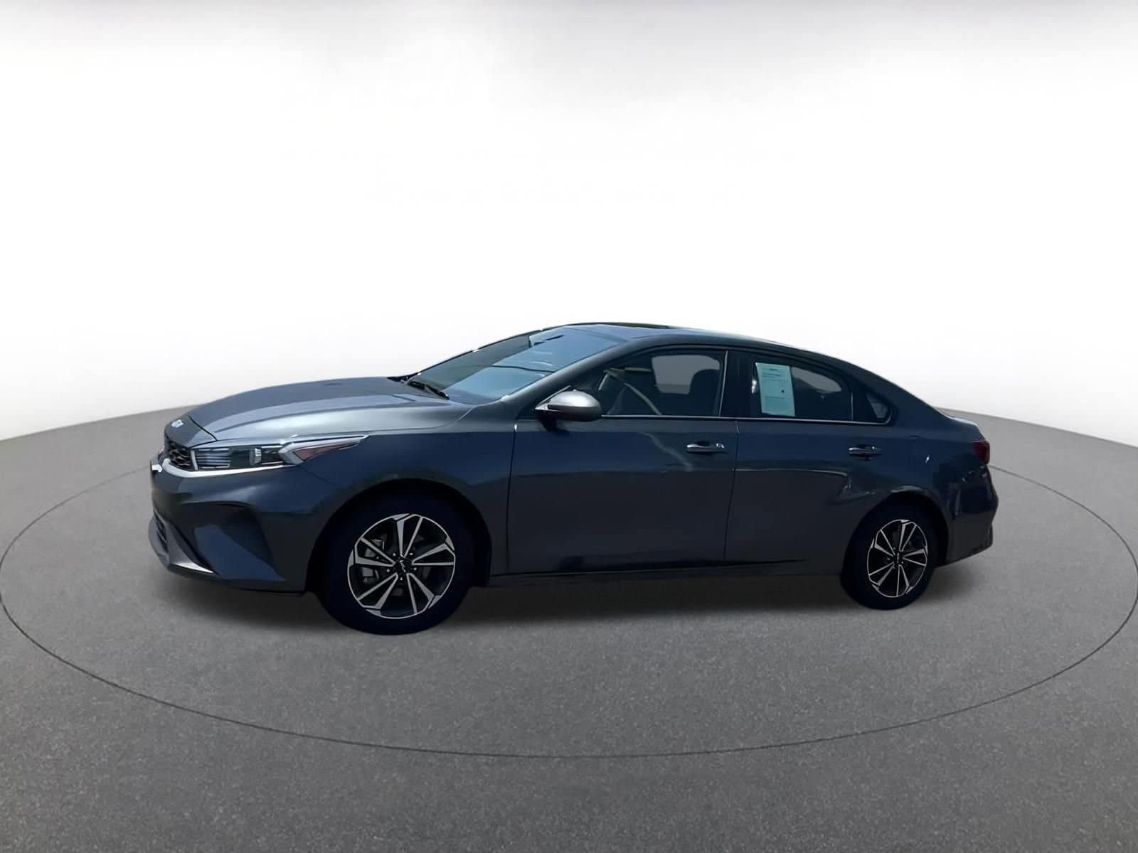 Thumbnail: 2024 Kia Forte - 9